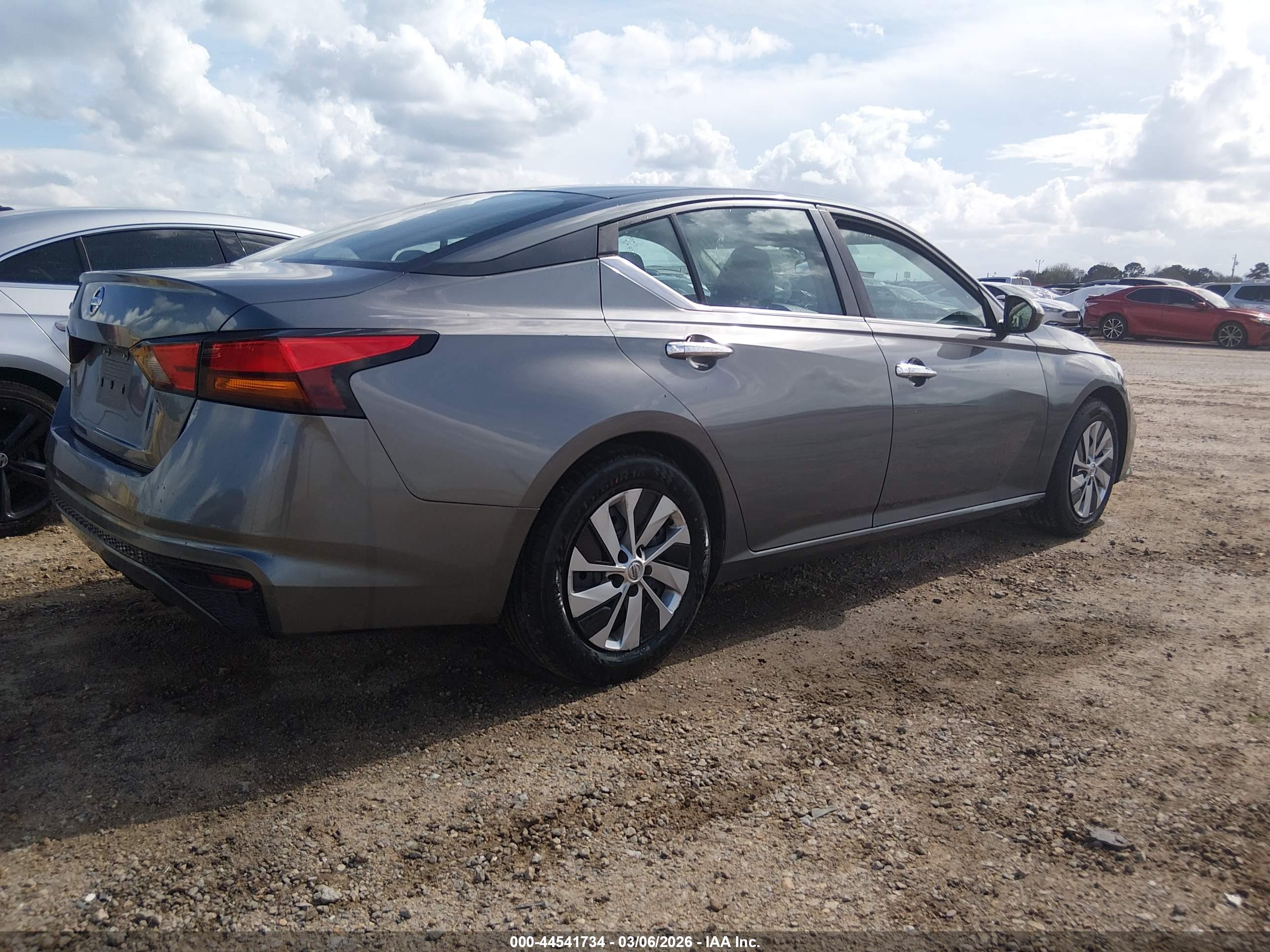 NISSAN ALTIMA image 4