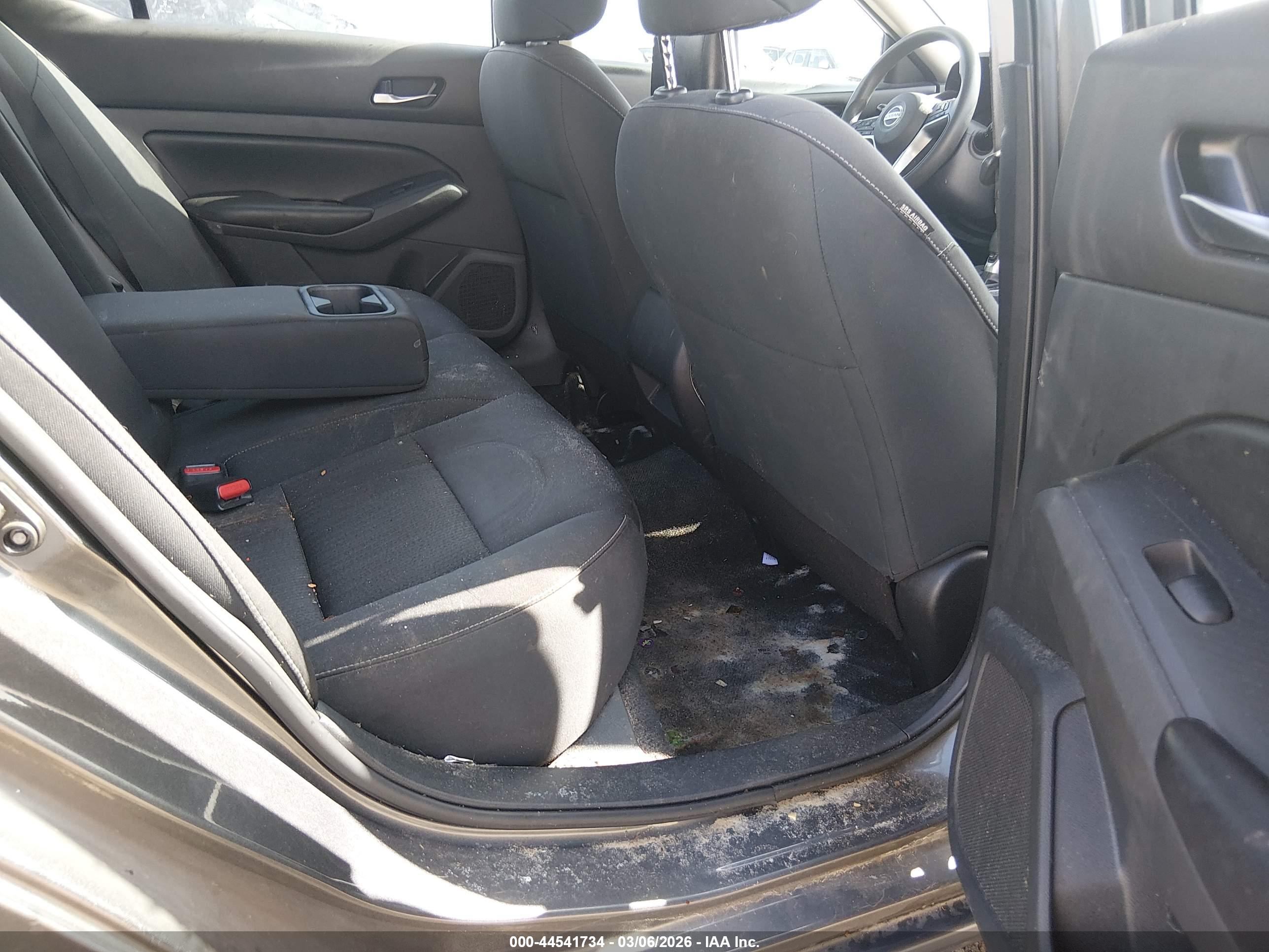 NISSAN ALTIMA image 8