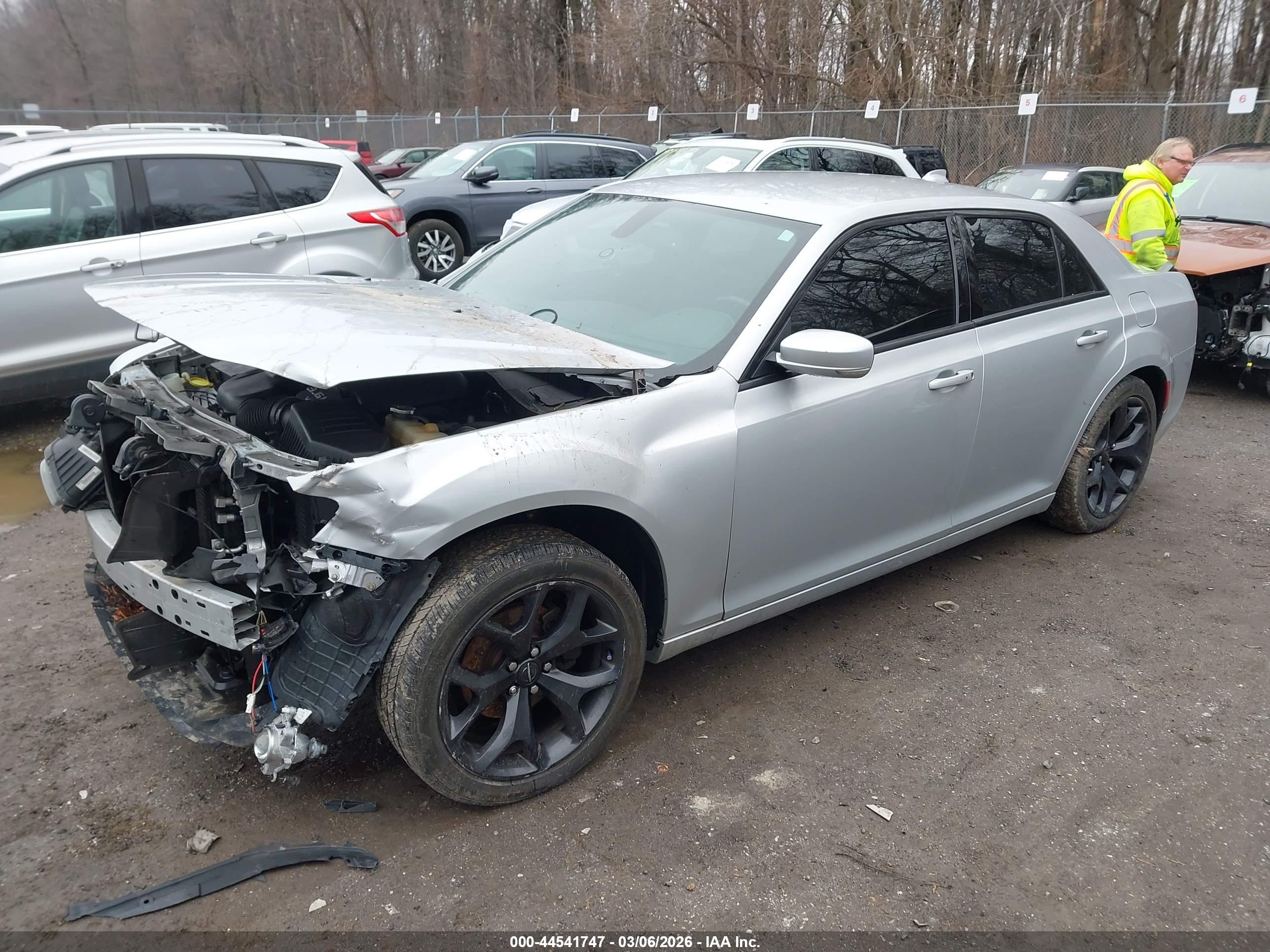 CHRYSLER 300 image 2