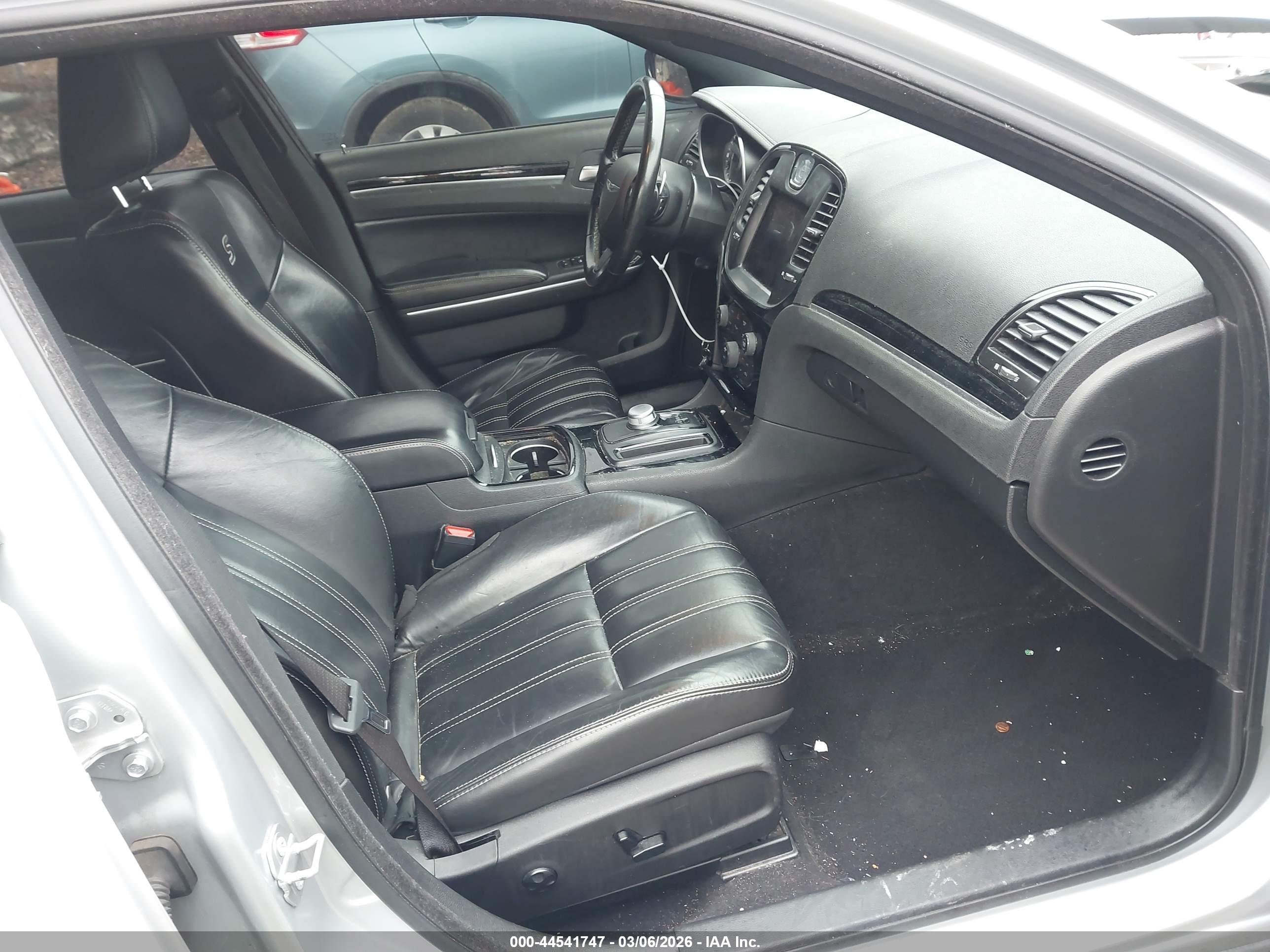 CHRYSLER 300 image 5