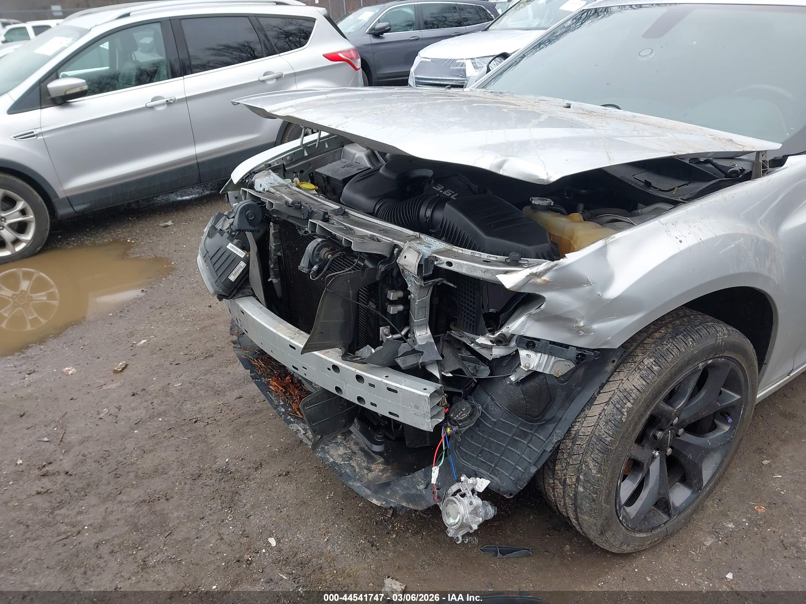 CHRYSLER 300 image 6