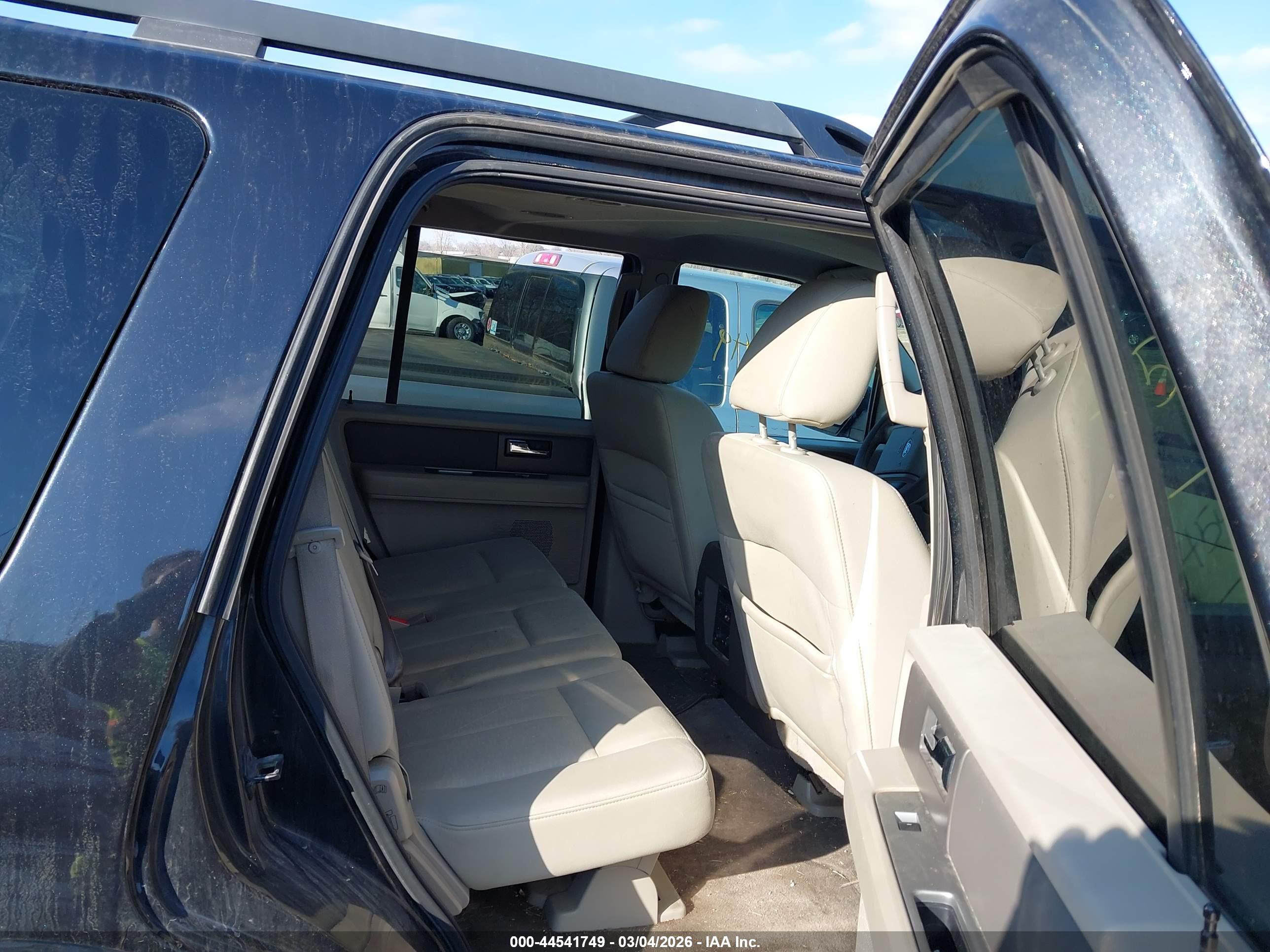 FORD EXPEDITION image 8