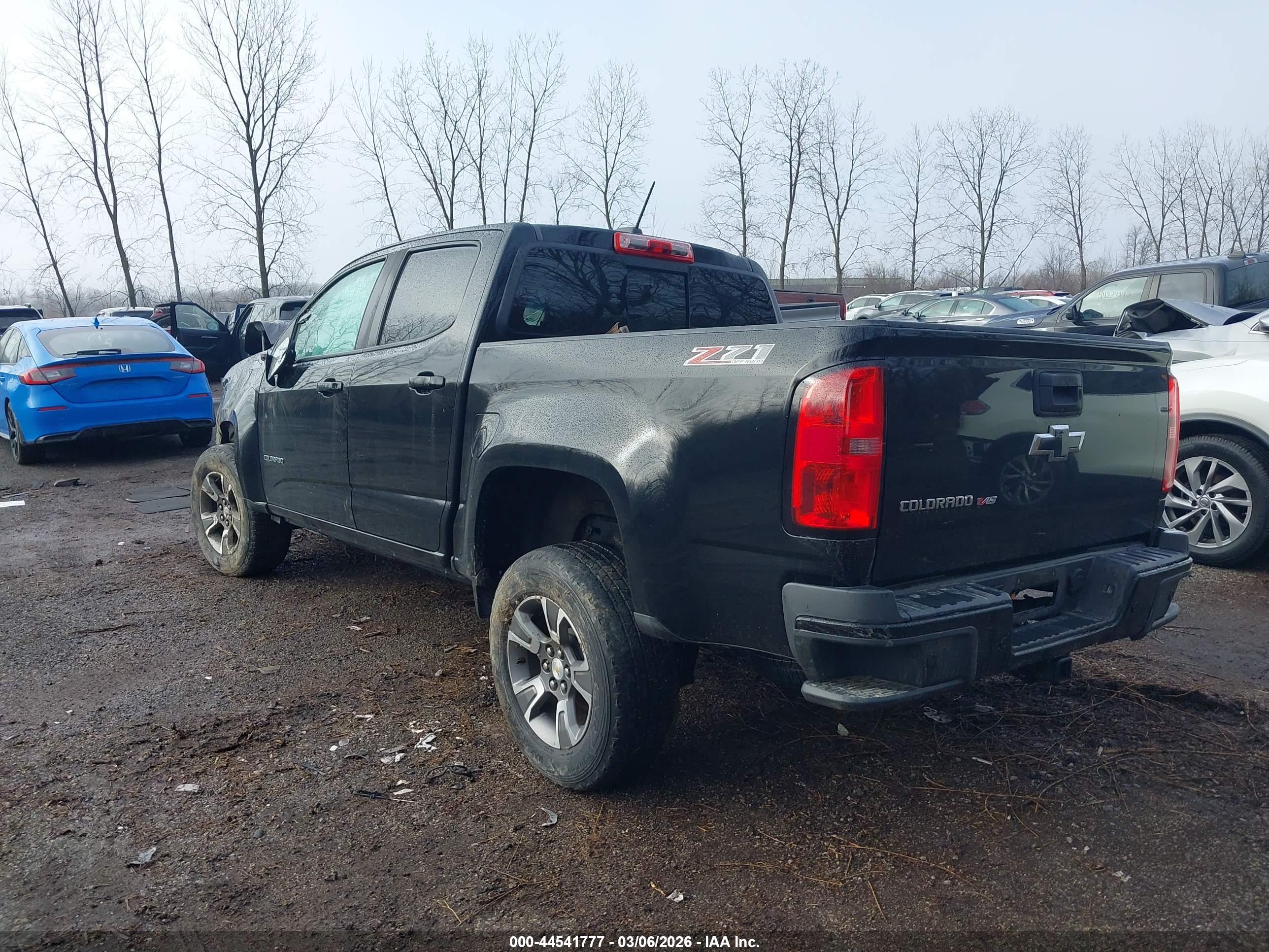 CHEVROLET COLORADO image 3