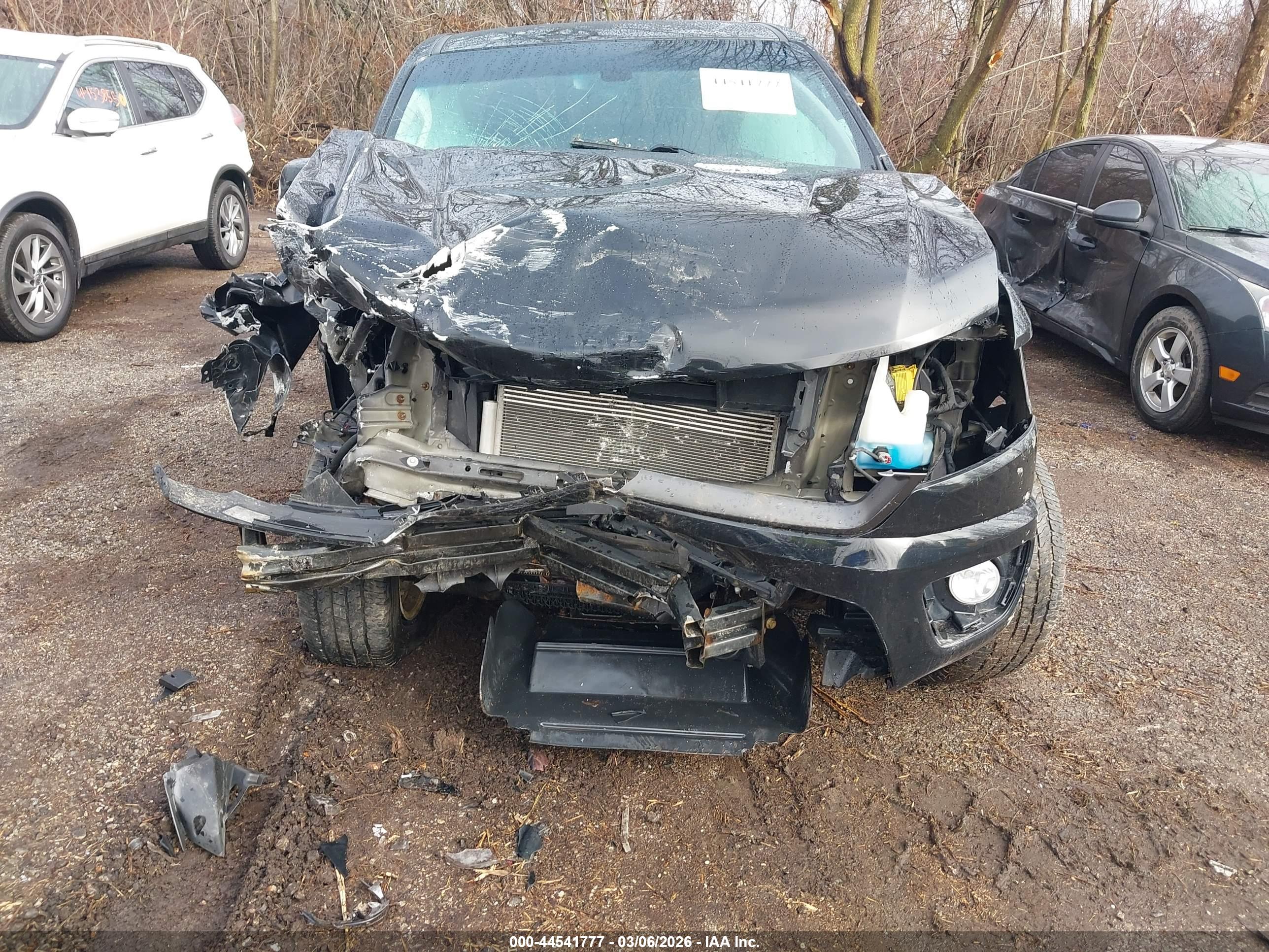 CHEVROLET COLORADO image 6