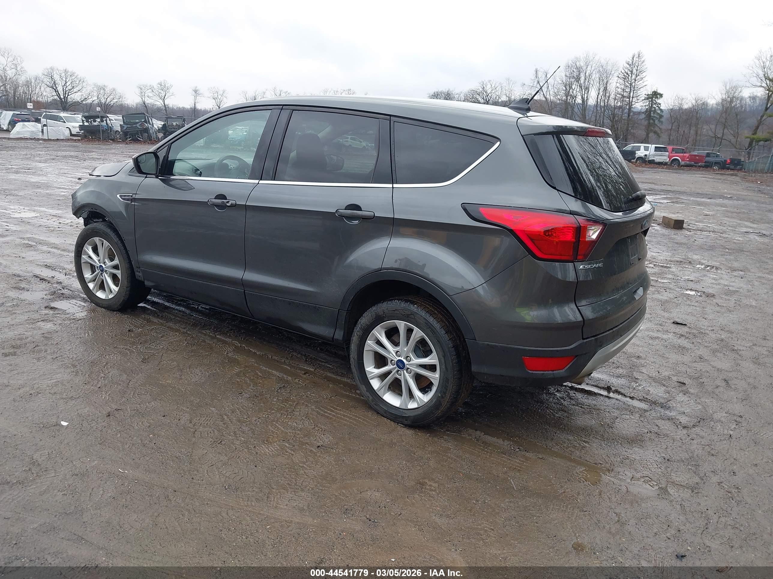 FORD ESCAPE image 3