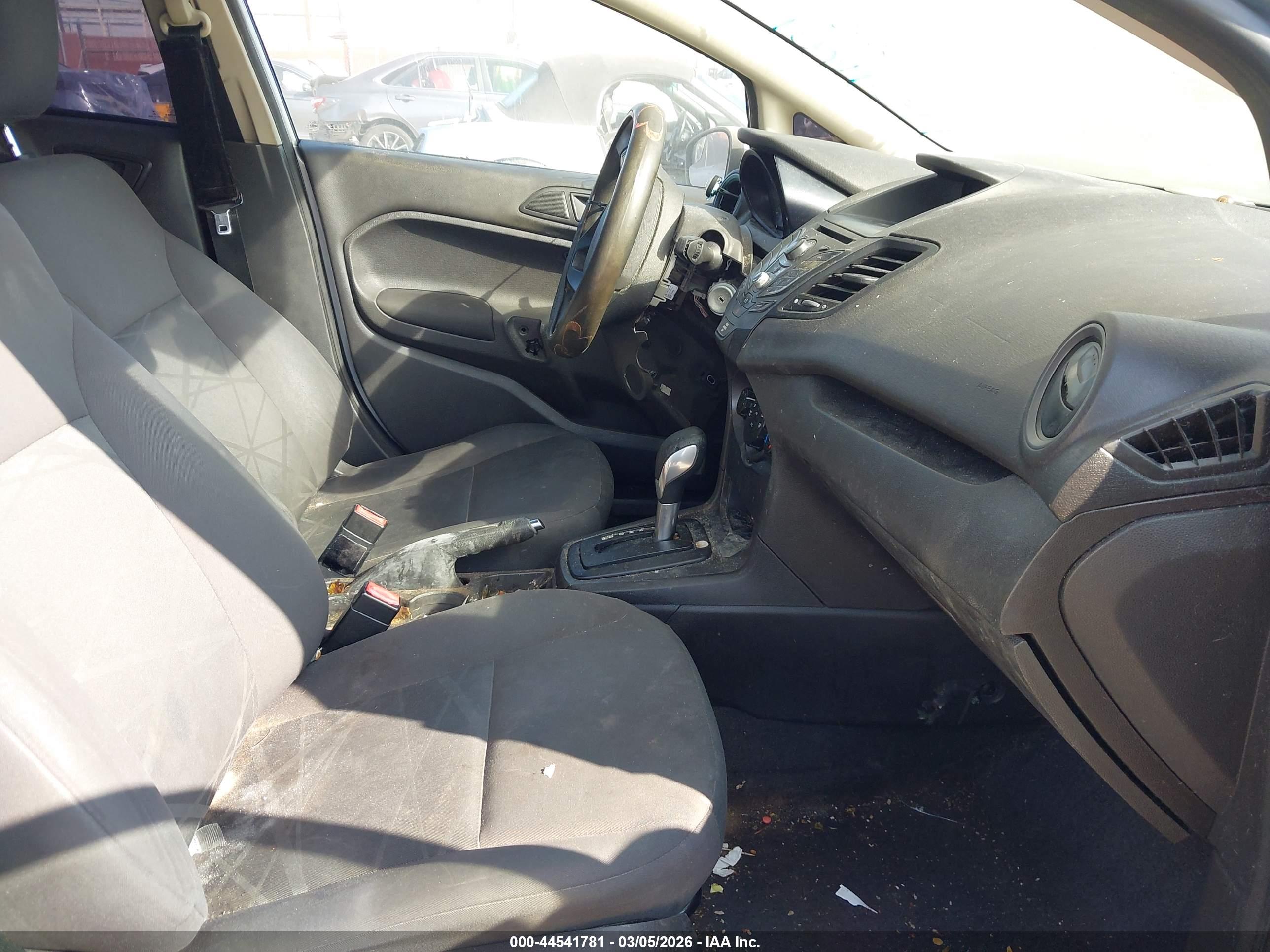 FORD FIESTA image 5