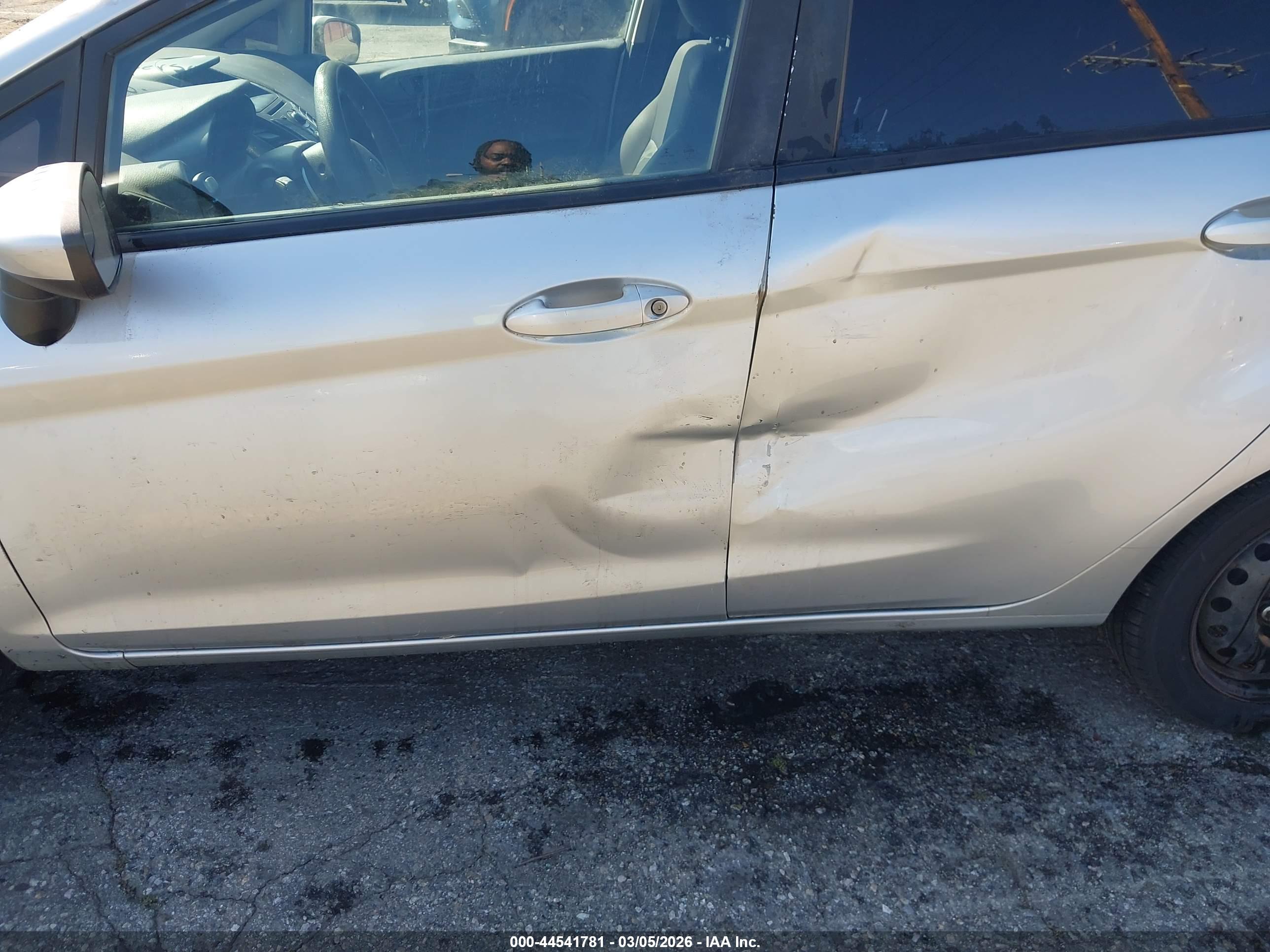 FORD FIESTA image 6