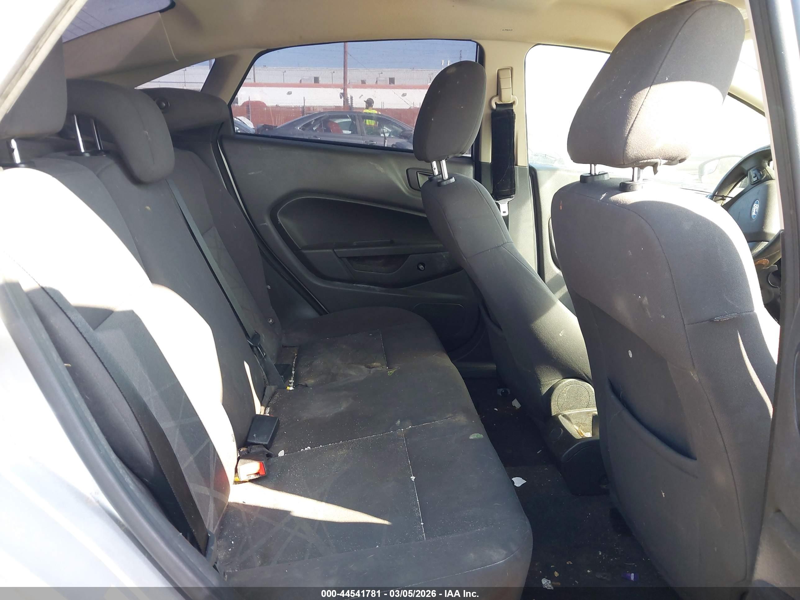 FORD FIESTA image 8