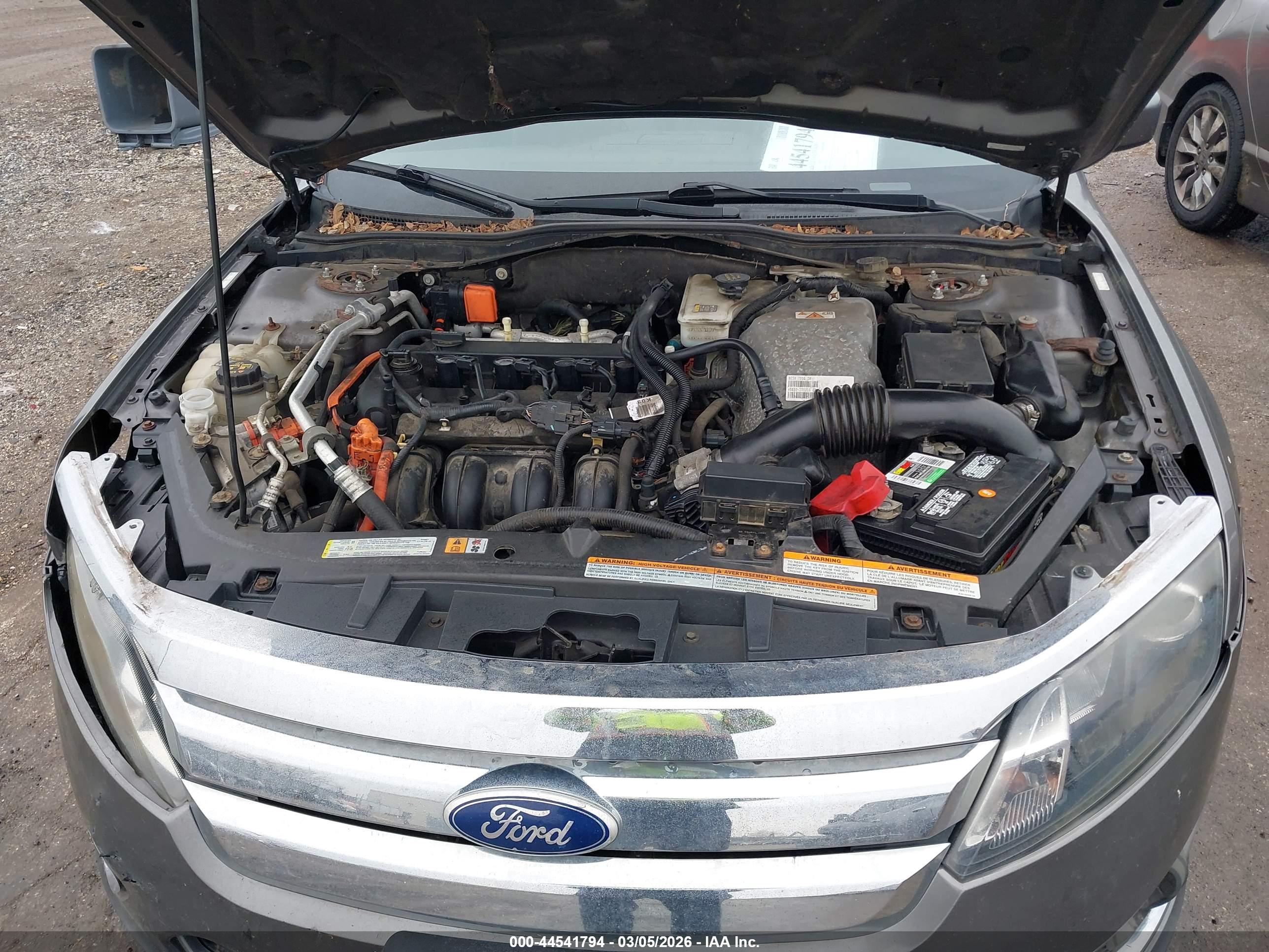 FORD FUSION image 10