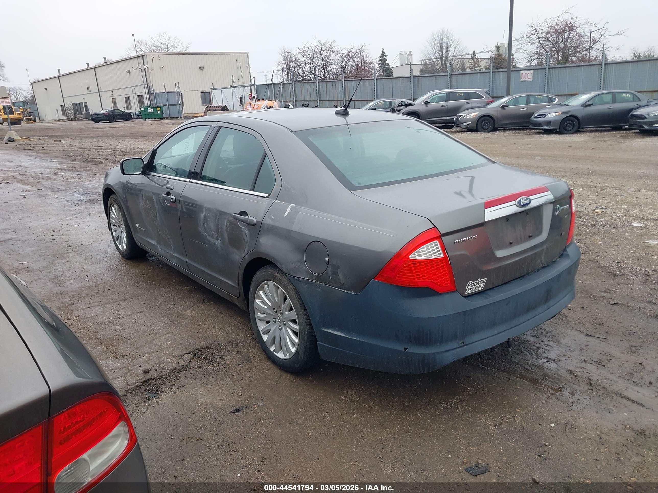 FORD FUSION image 3