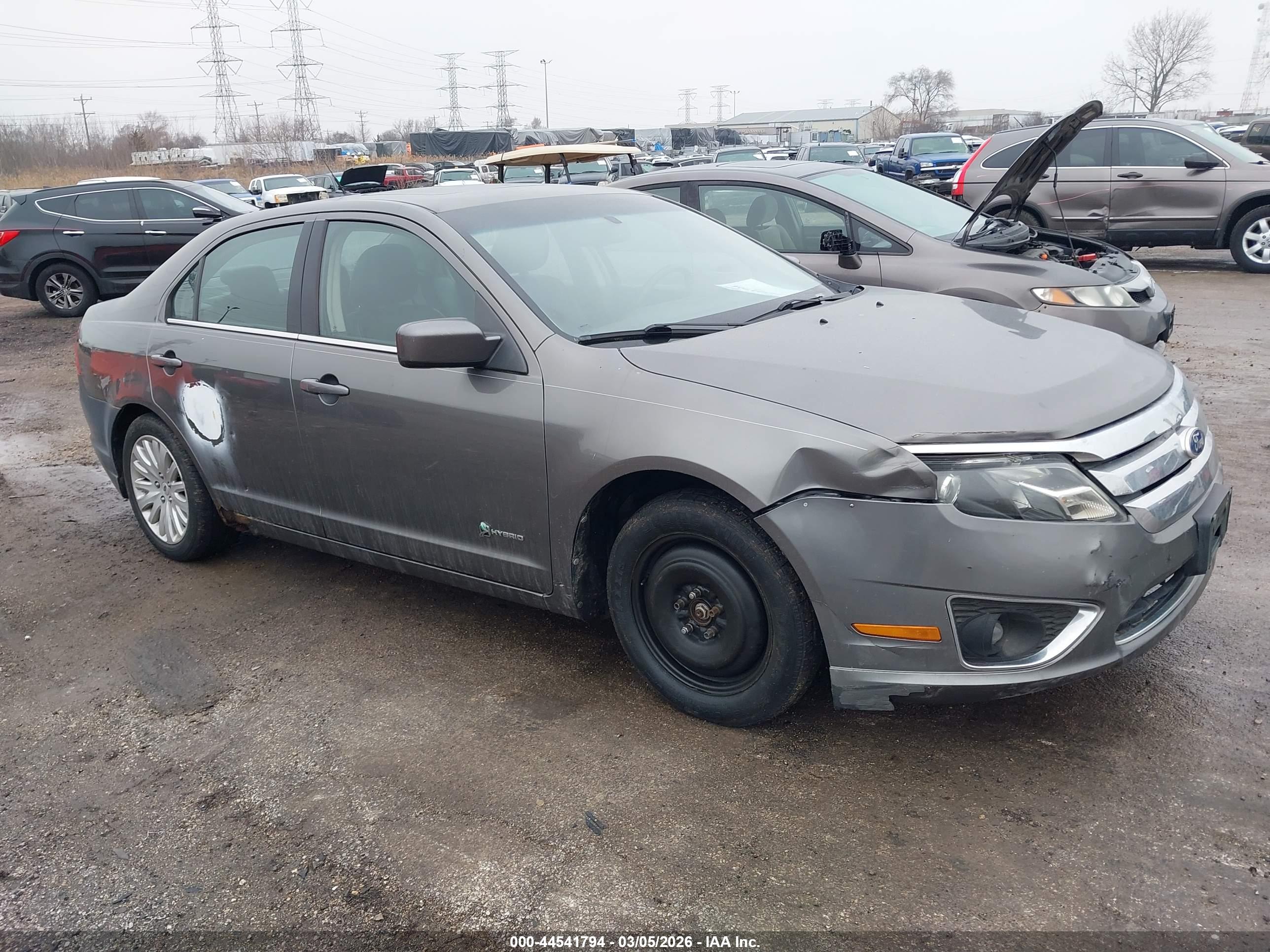 FORD FUSION image 6