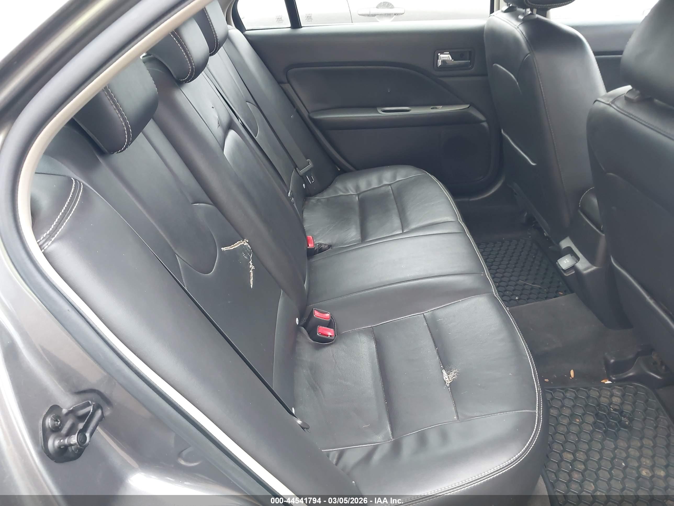 FORD FUSION image 8