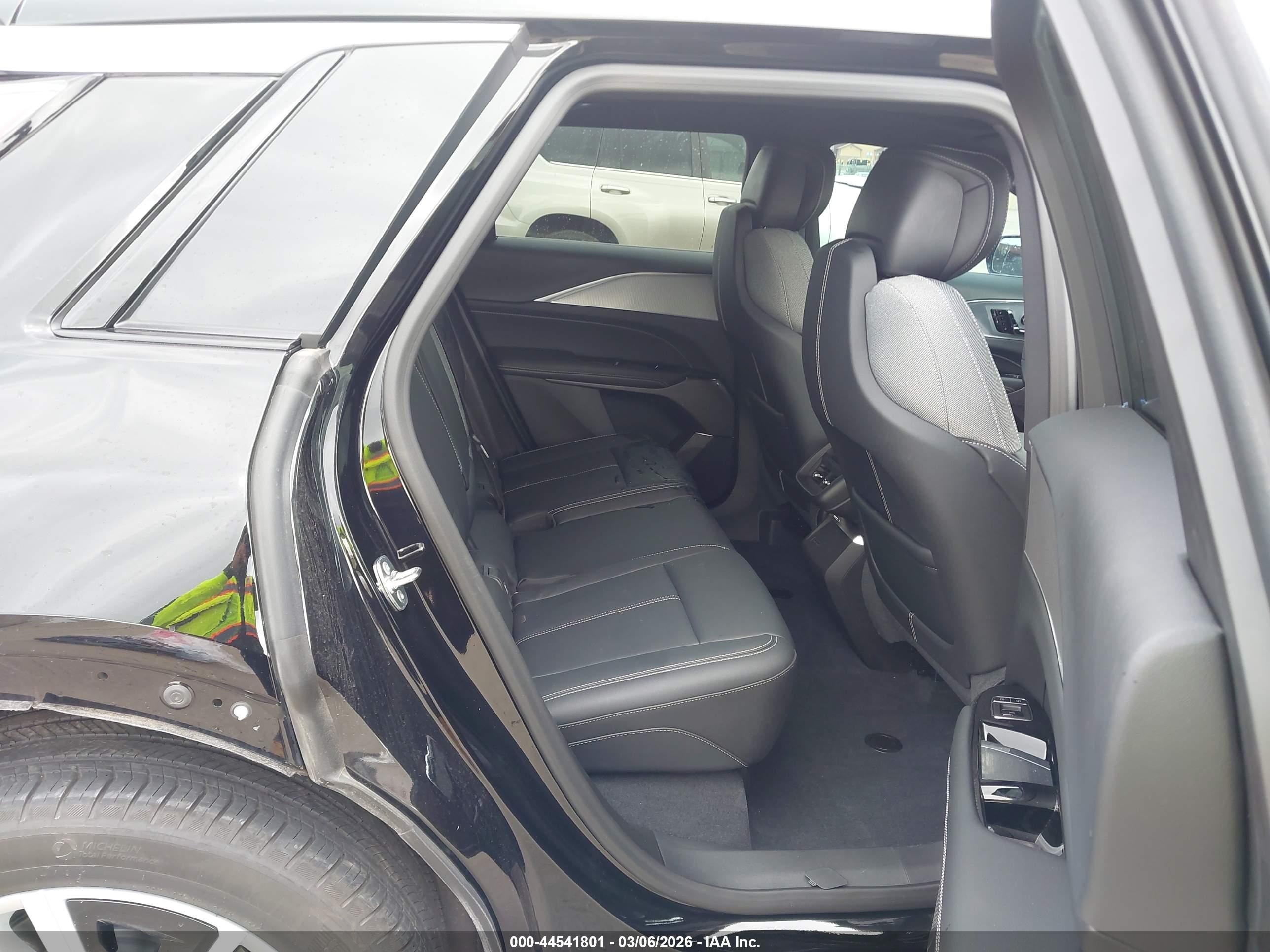 CADILLAC LYRIQ image 8