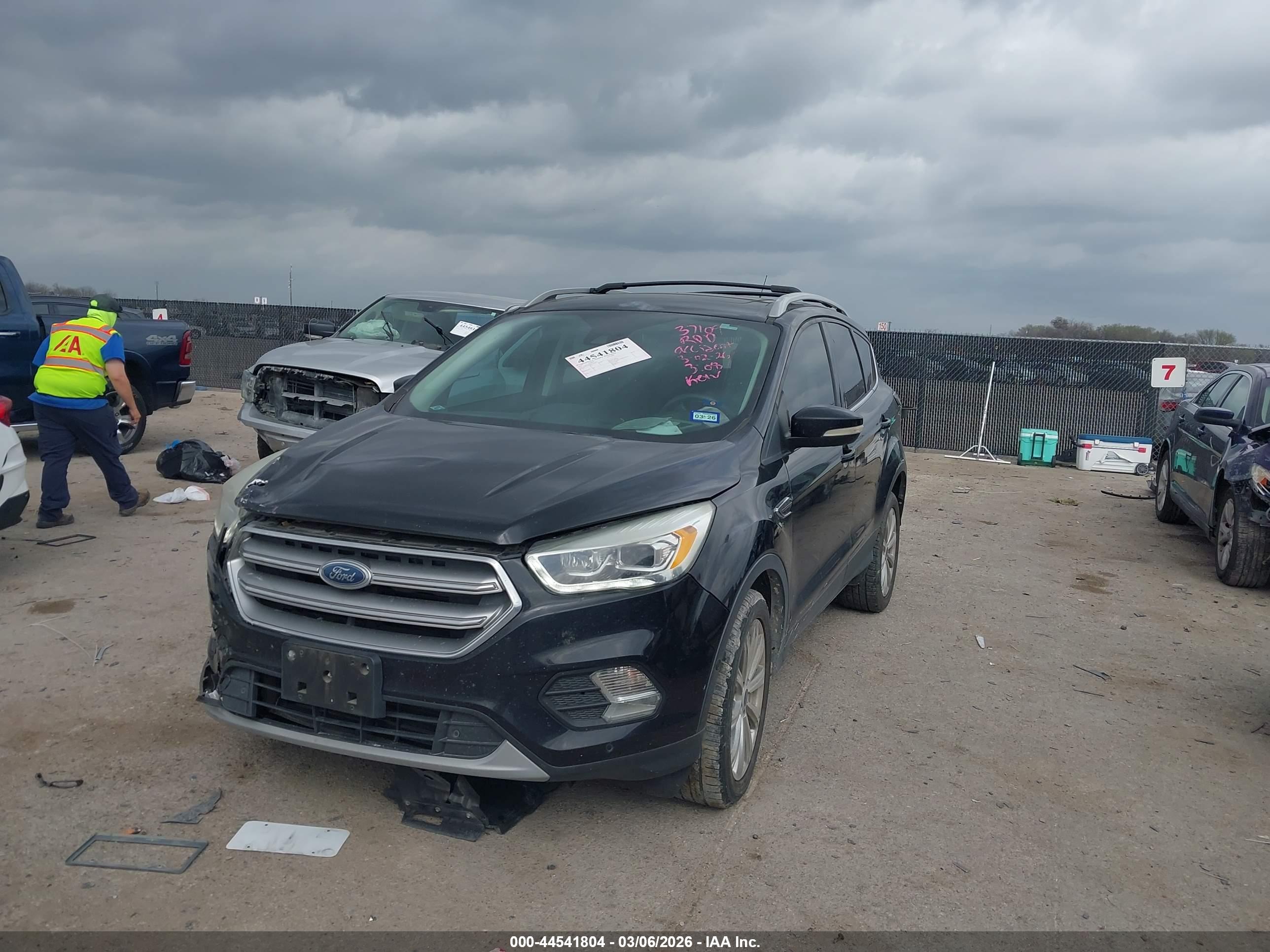 FORD ESCAPE image 2