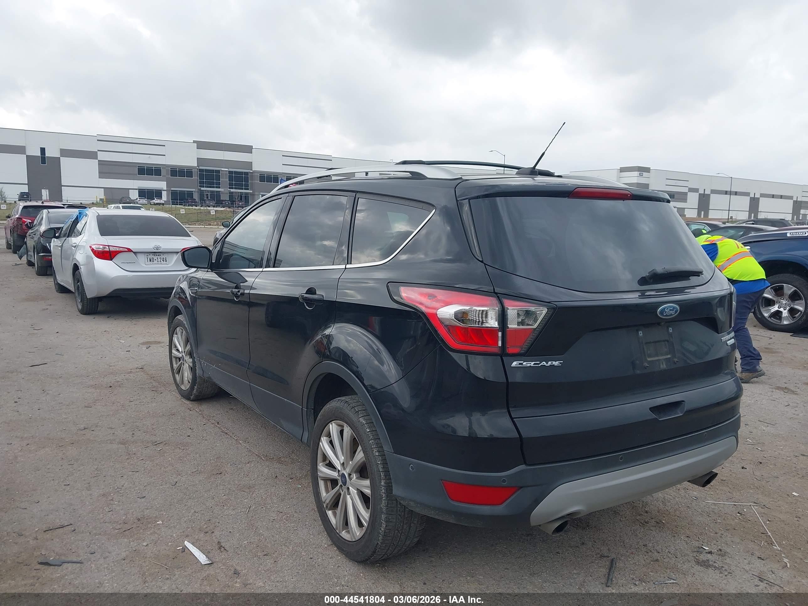 FORD ESCAPE image 3