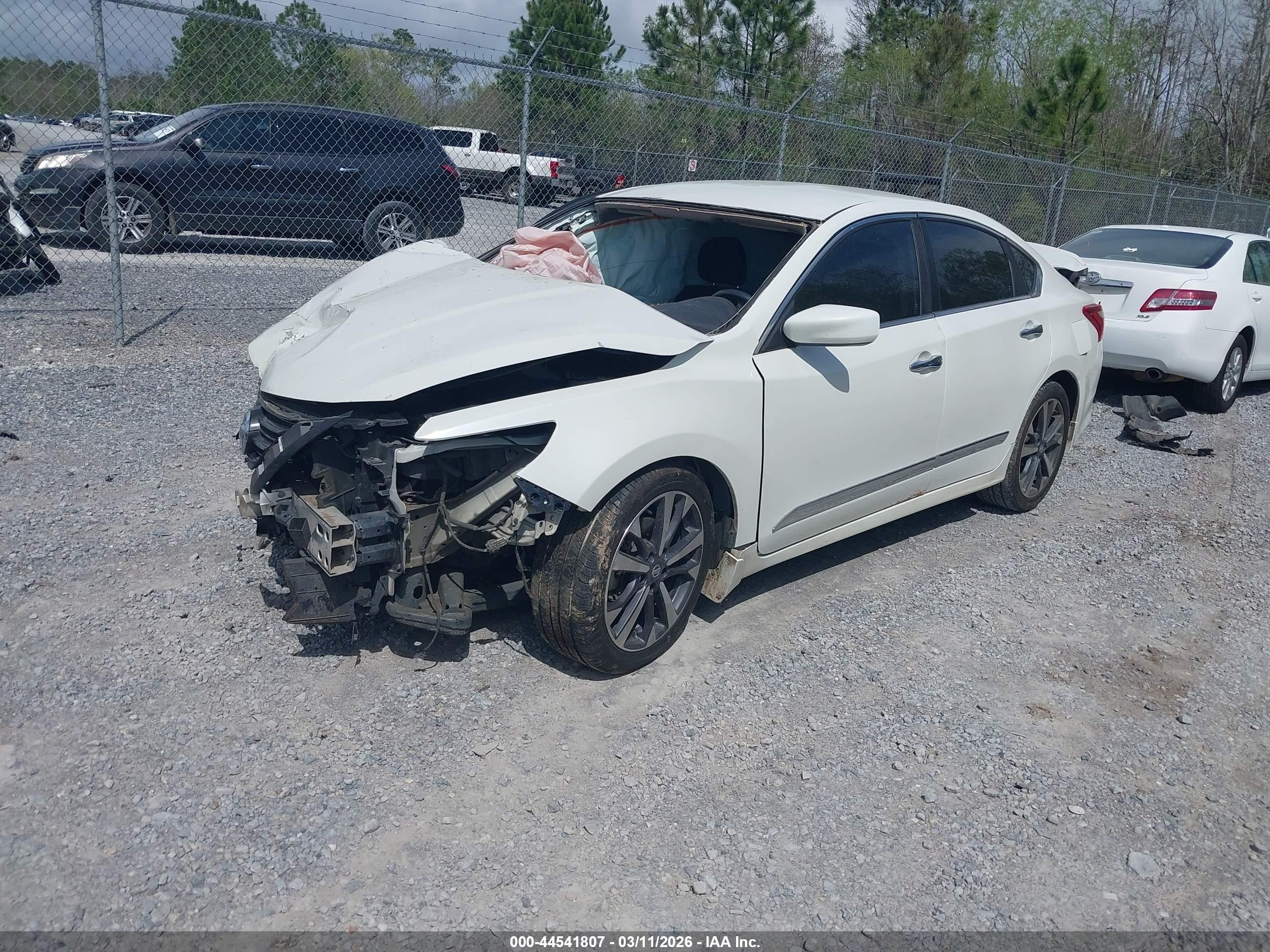 NISSAN ALTIMA image 2