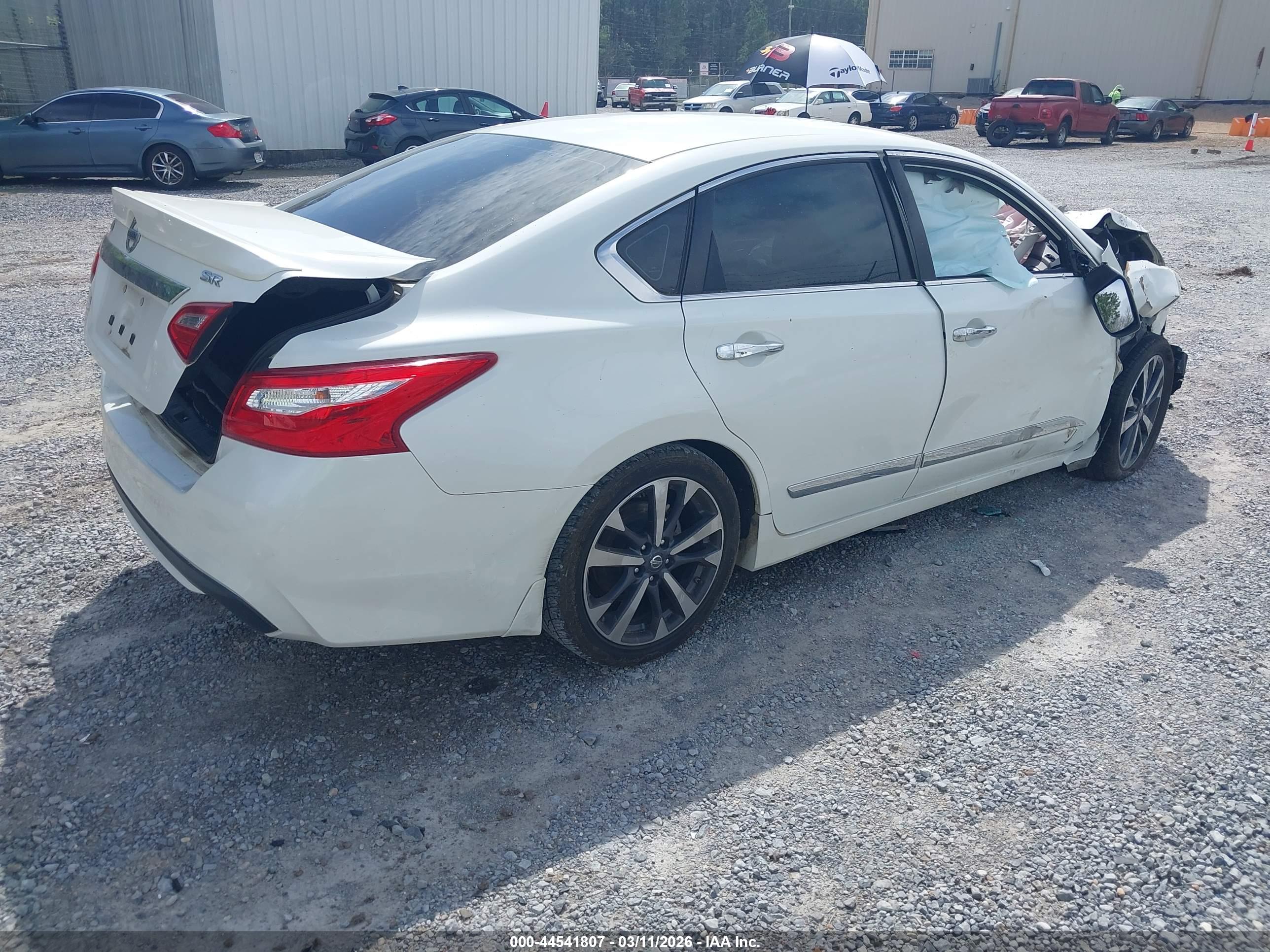 NISSAN ALTIMA image 4