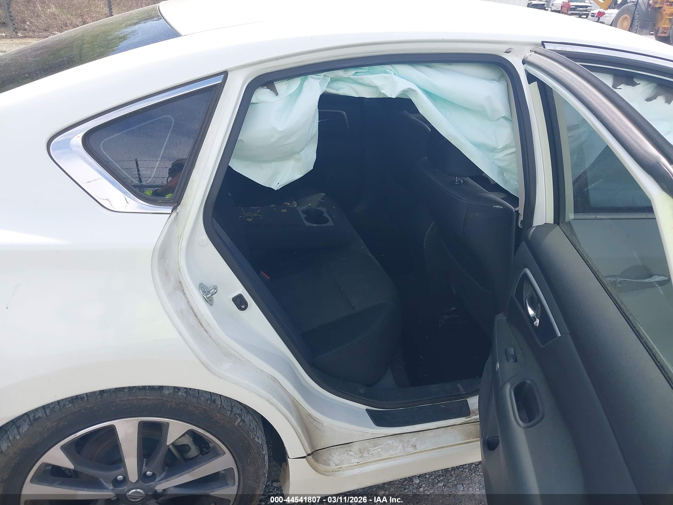 NISSAN ALTIMA image 8