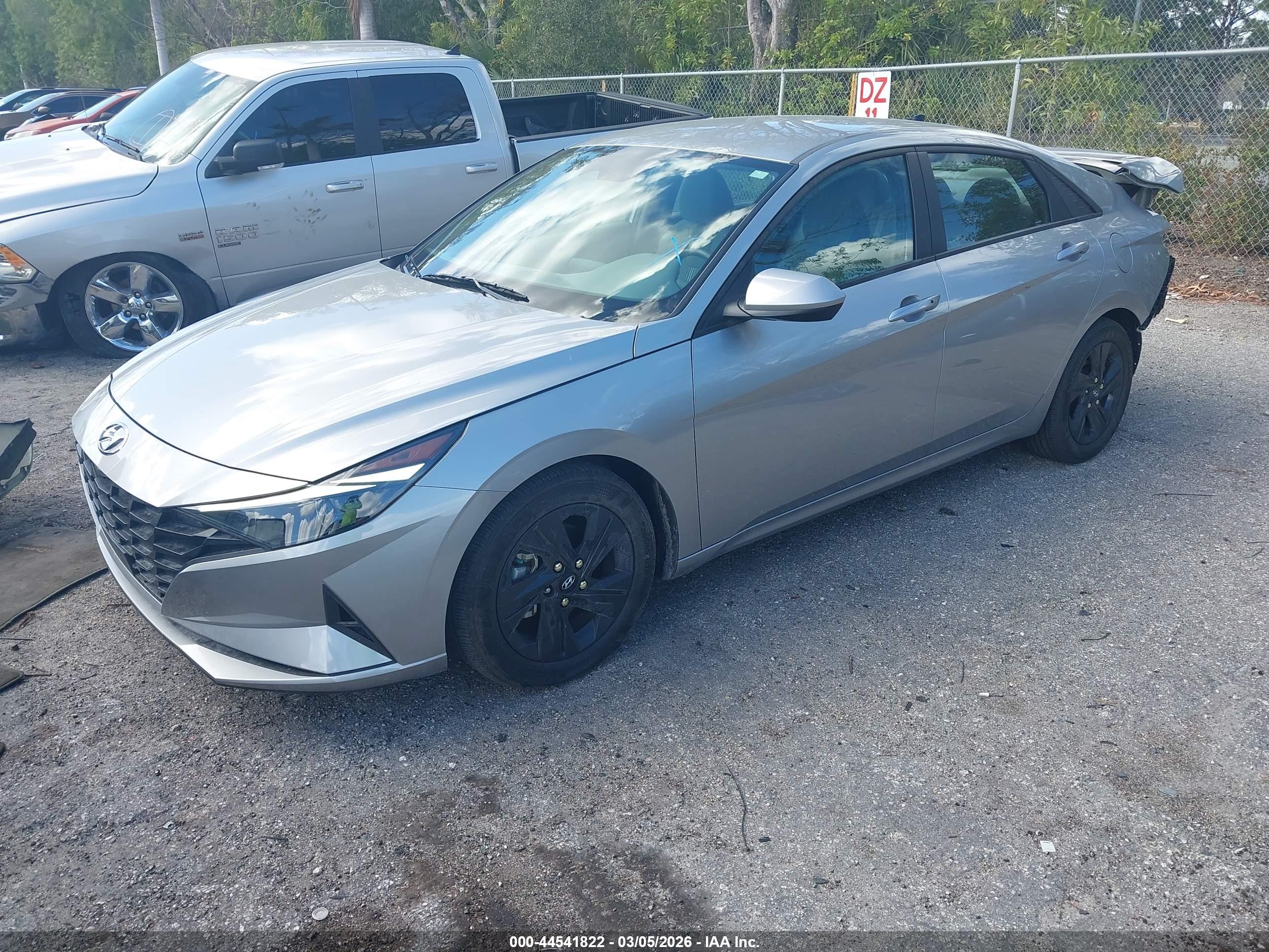 HYUNDAI ELANTRA image 2