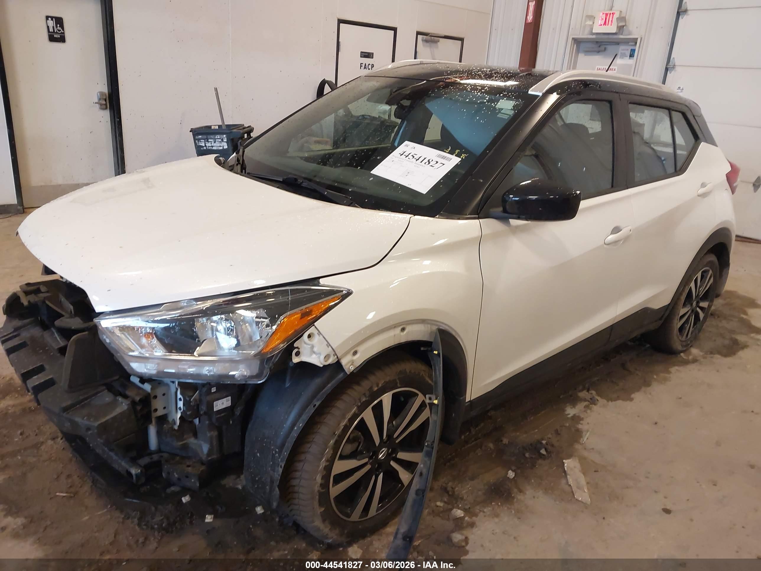 NISSAN KICKS image 2