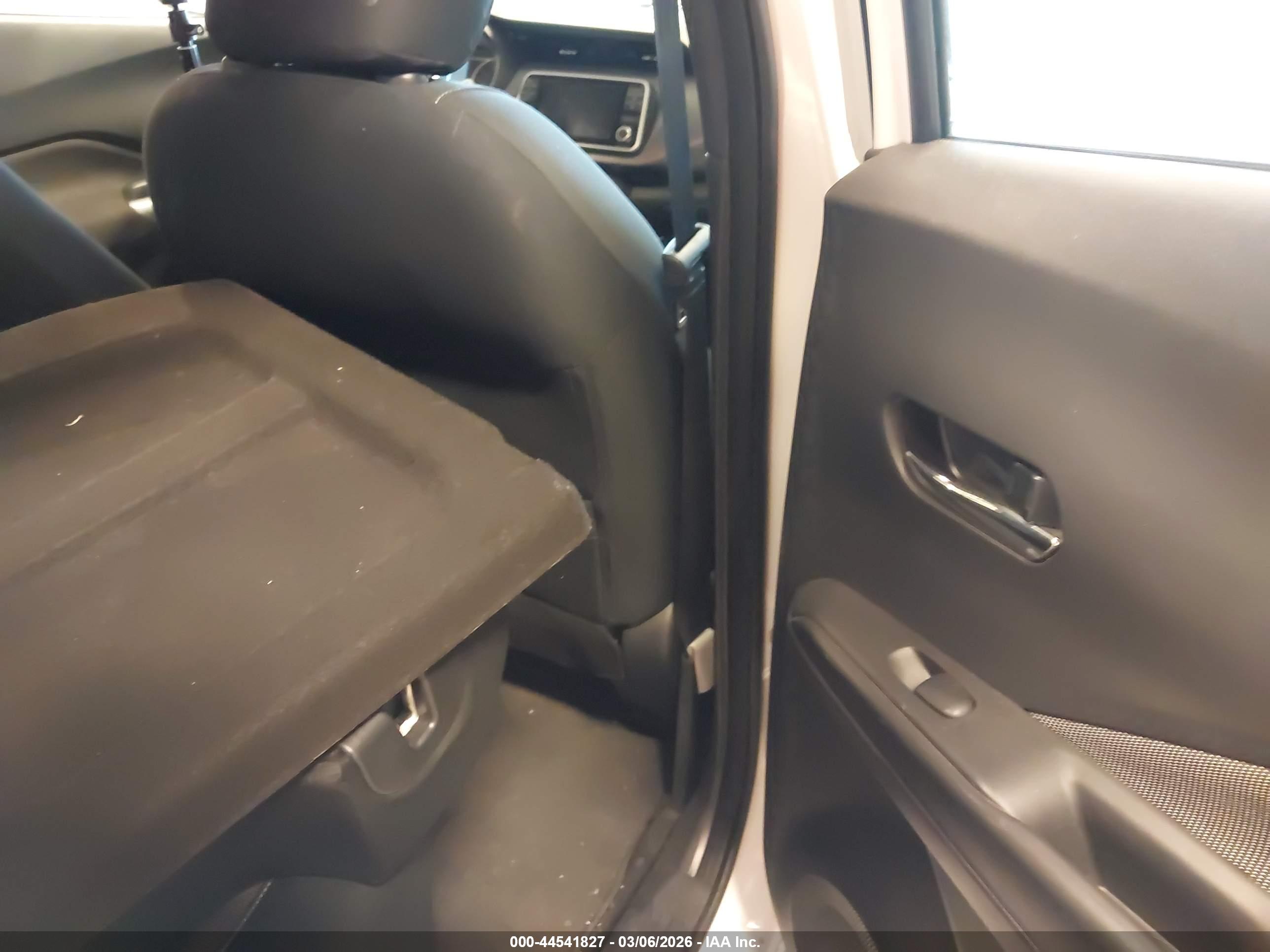 NISSAN KICKS image 8