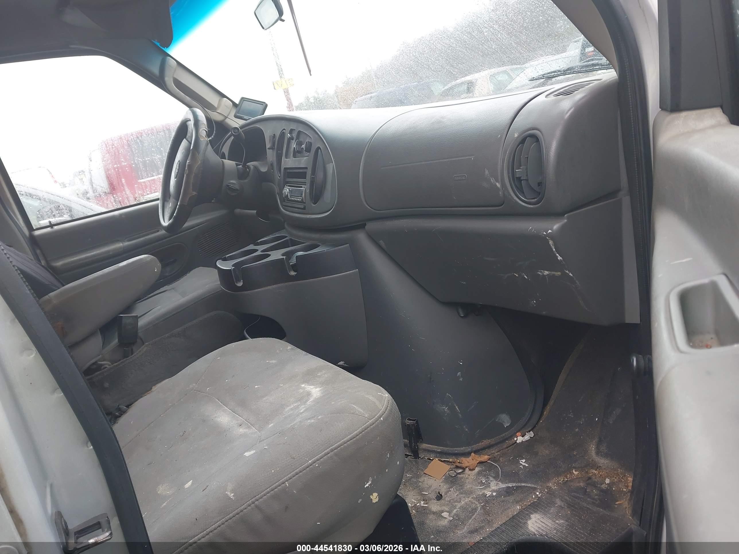 FORD E-250 image 5