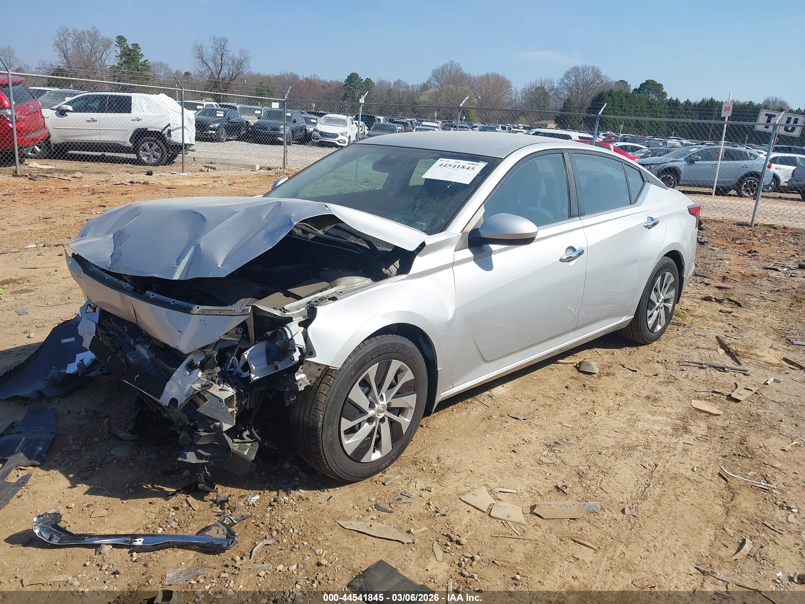 NISSAN ALTIMA image 2