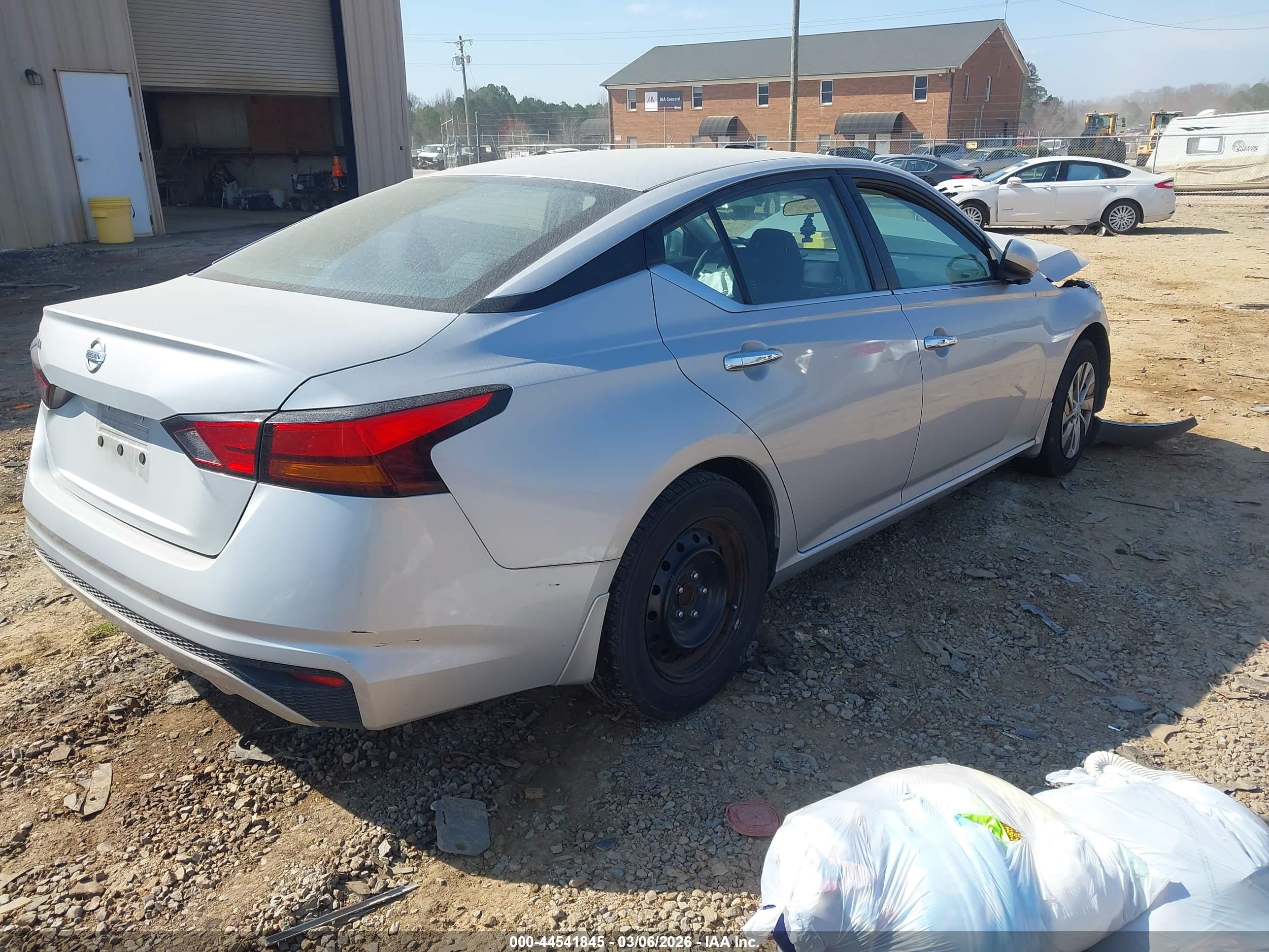 NISSAN ALTIMA image 4