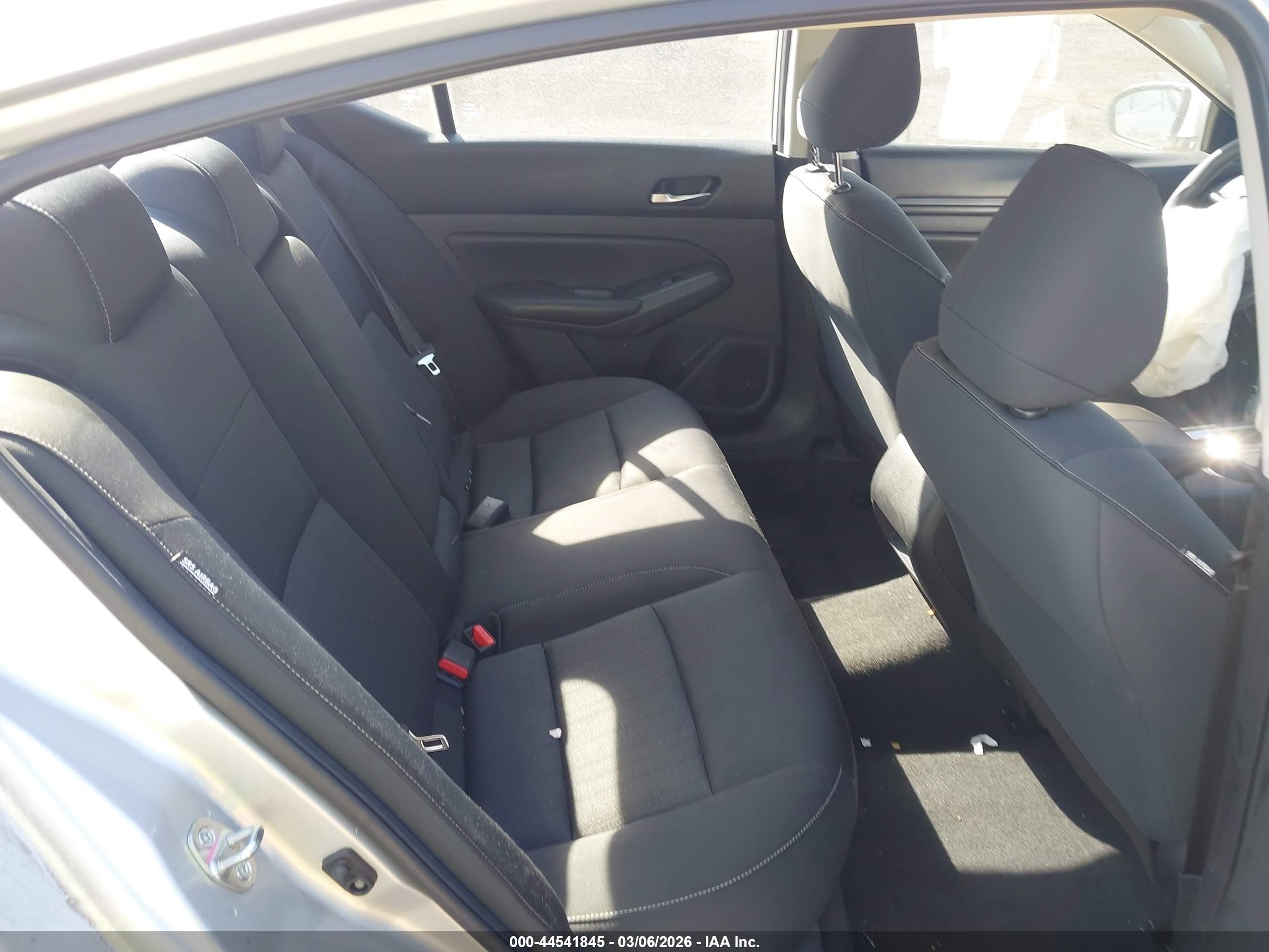 NISSAN ALTIMA image 8