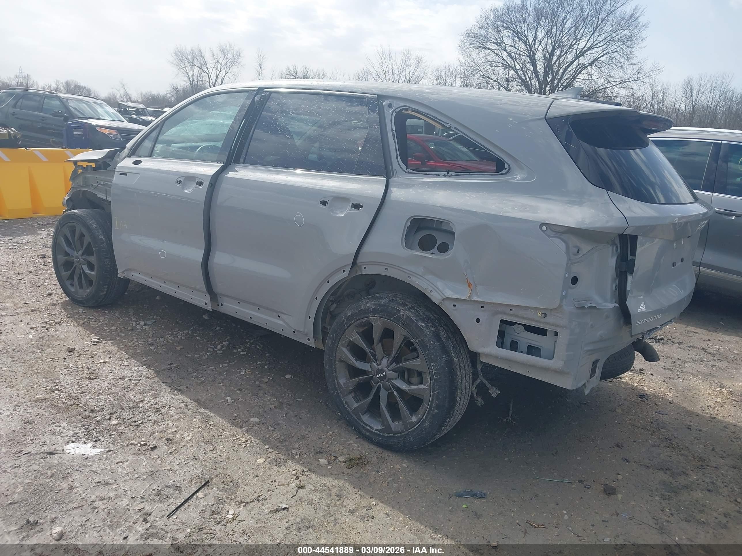KIA SORENTO image 3