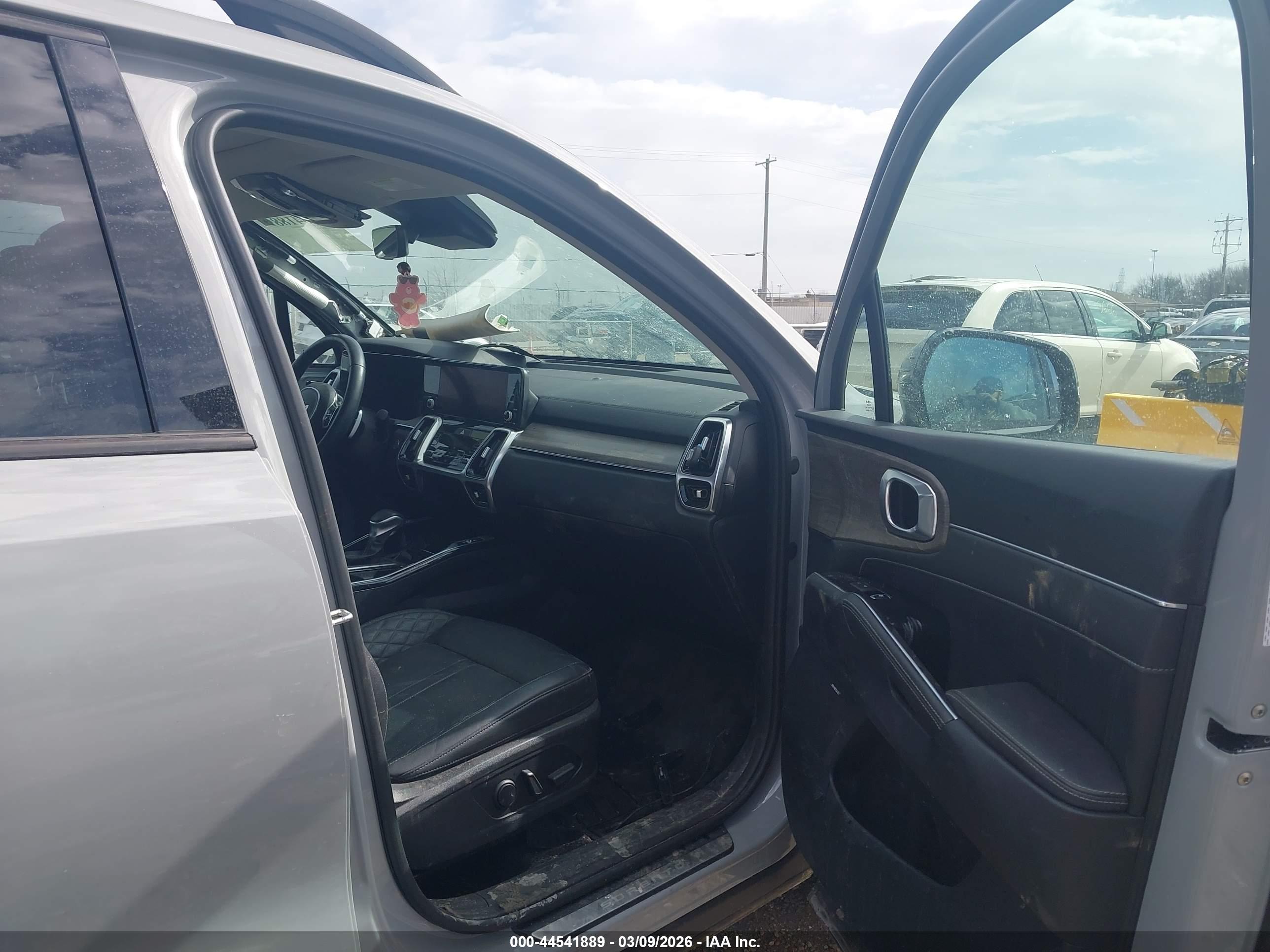 KIA SORENTO image 5