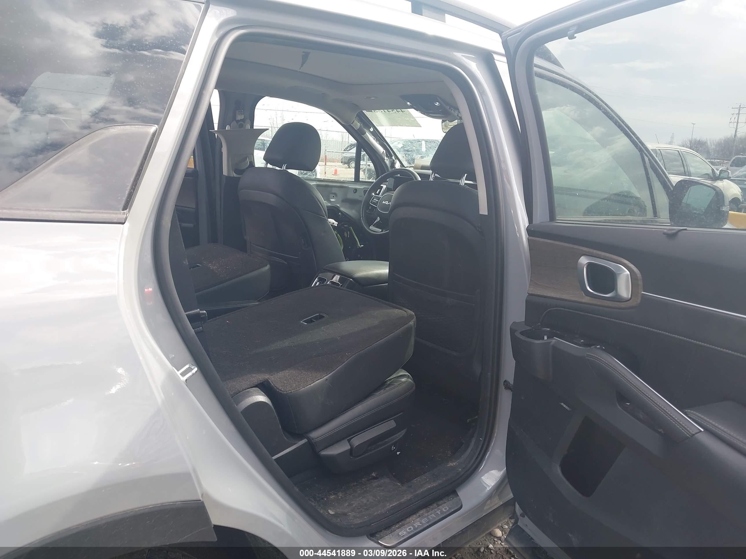 KIA SORENTO image 8
