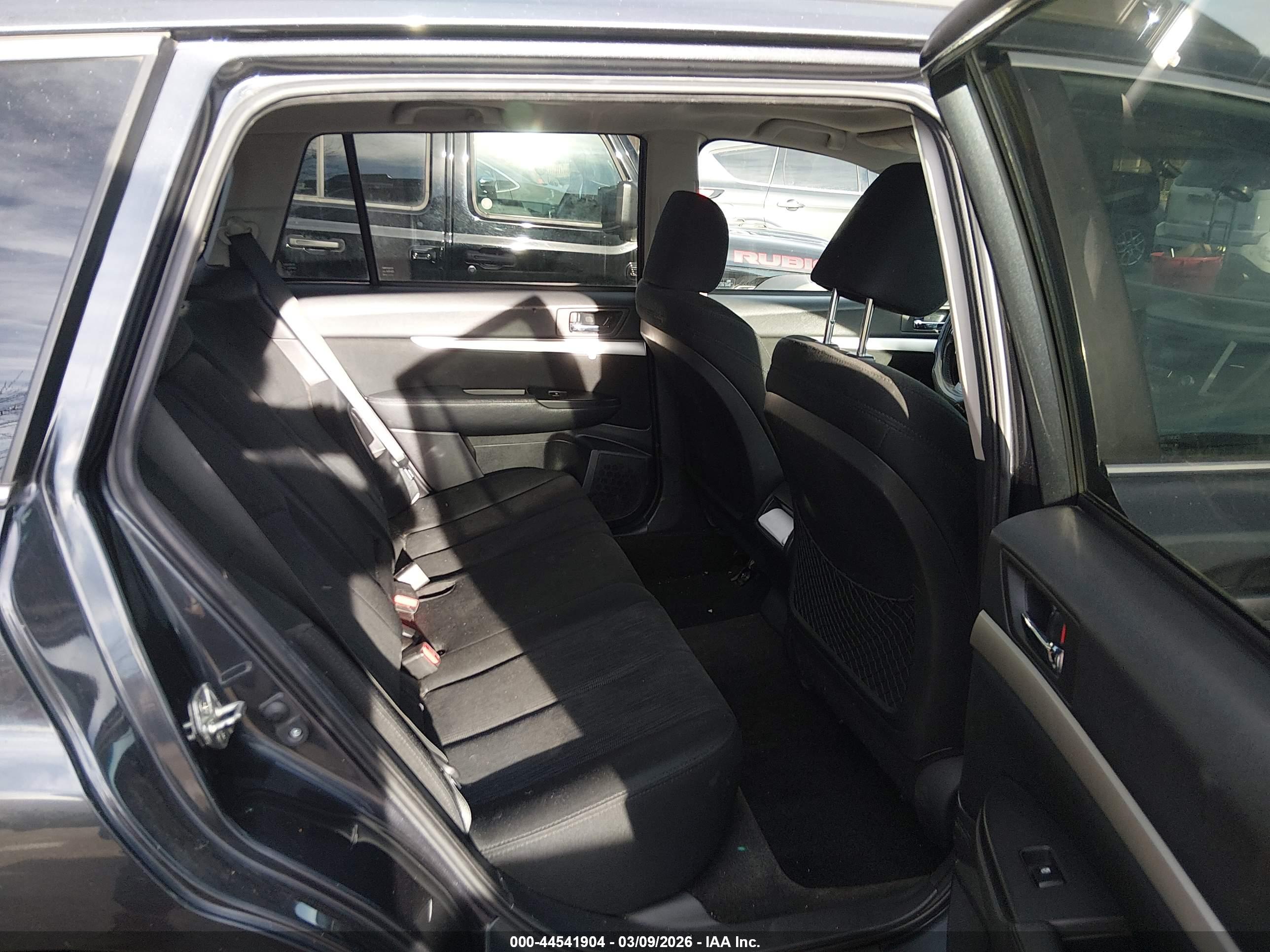 SUBARU OUTBACK image 8