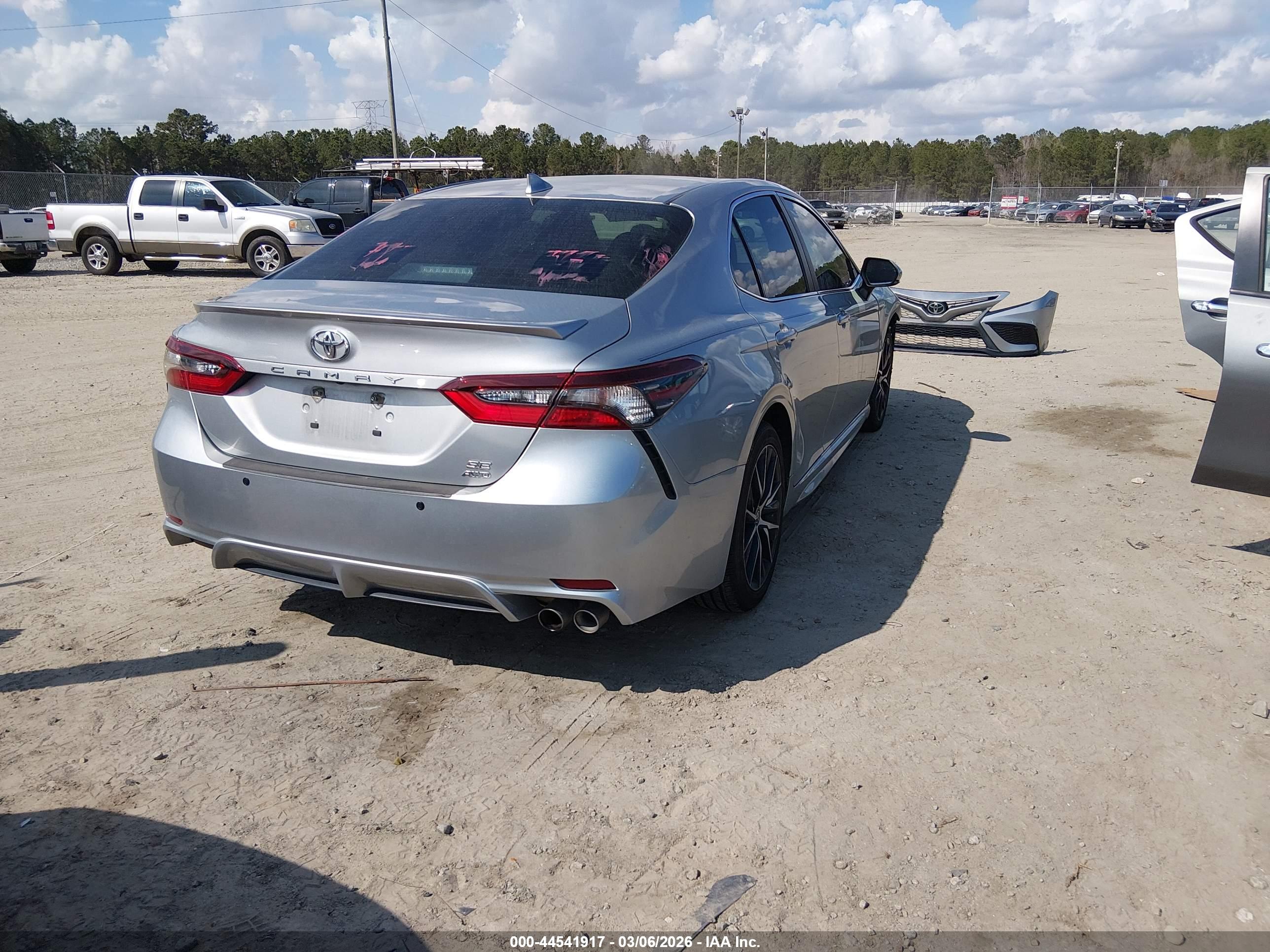 TOYOTA CAMRY image 4