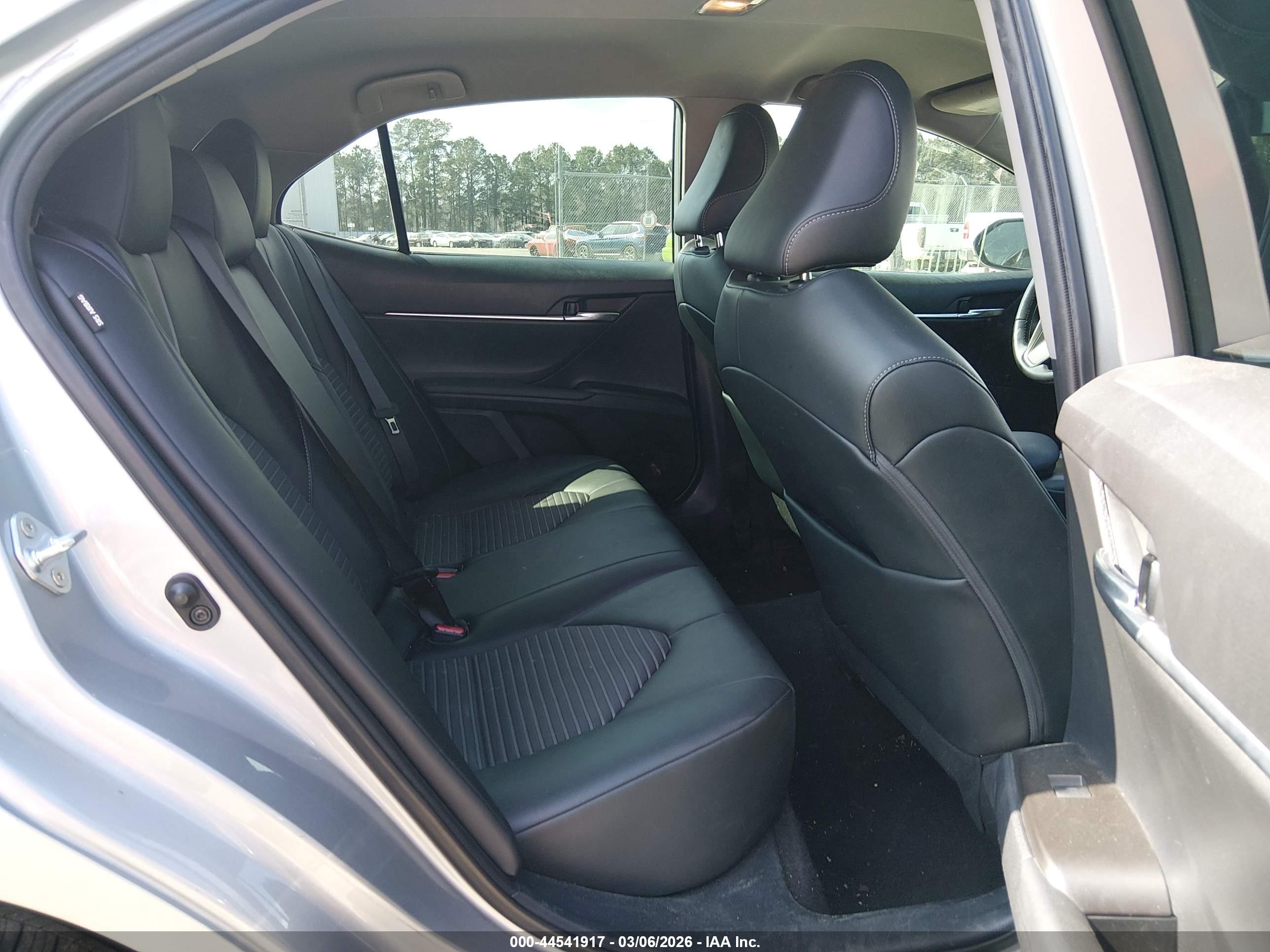 TOYOTA CAMRY image 8
