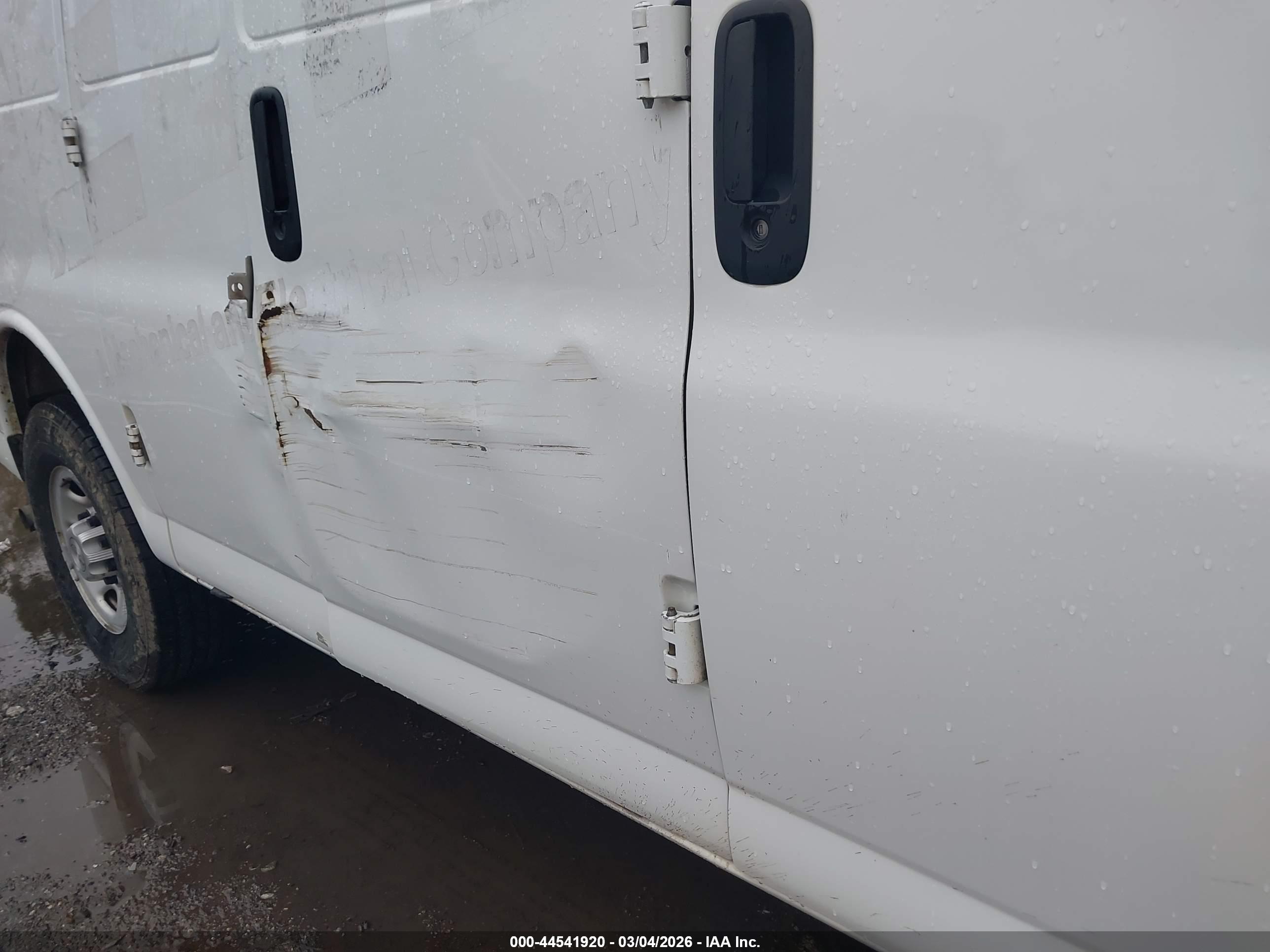 CHEVROLET EXPRESS image 6
