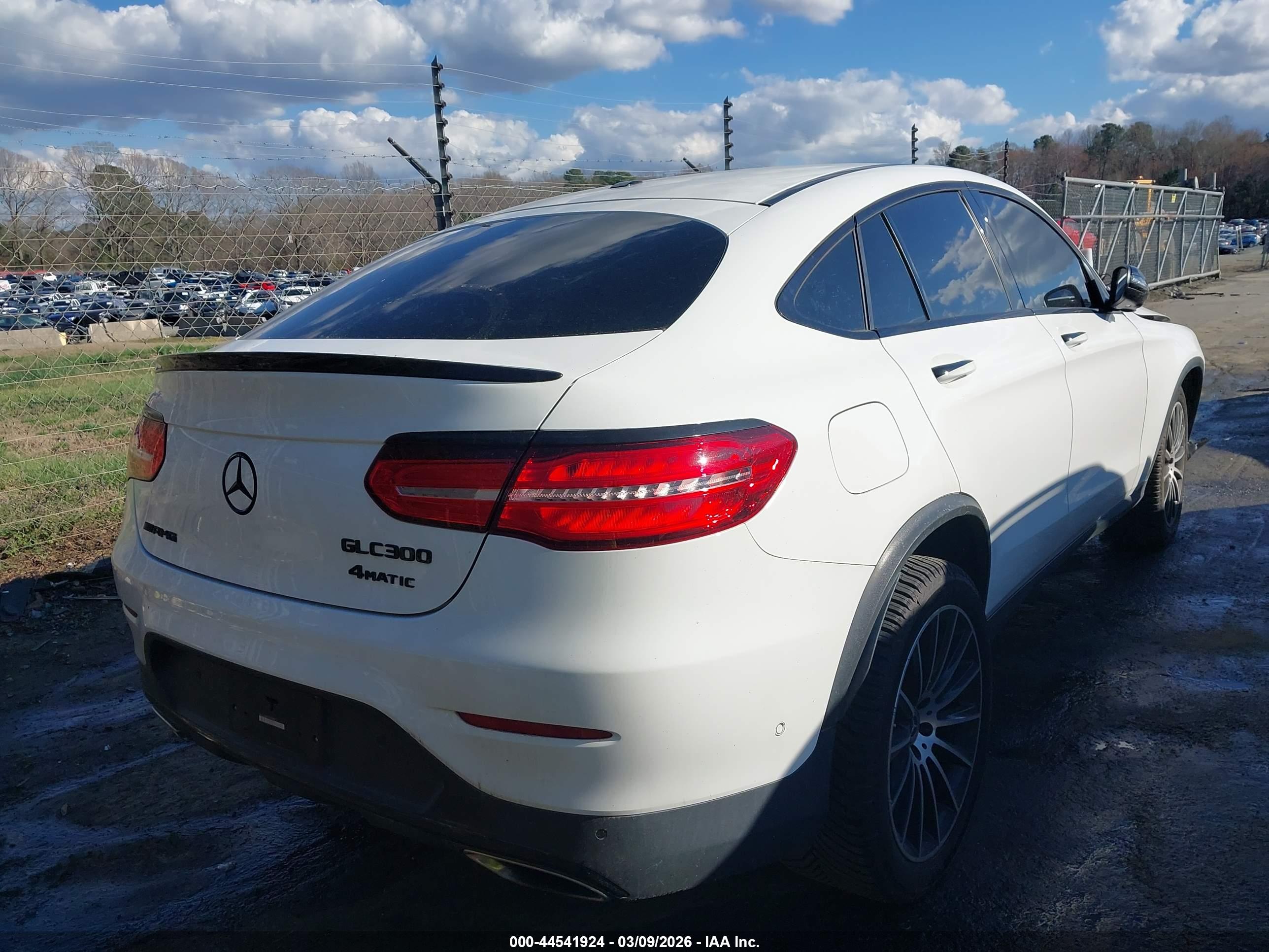 MERCEDES-BENZ GLC image 4