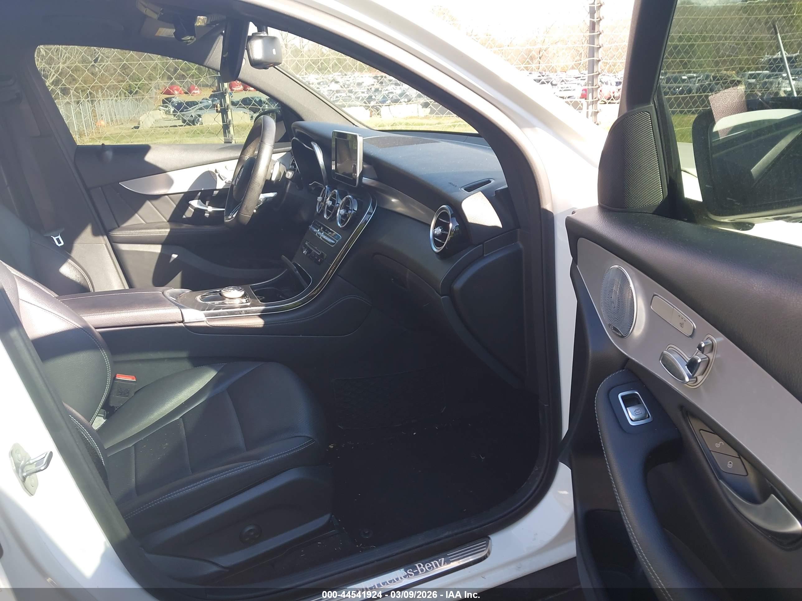 MERCEDES-BENZ GLC image 5