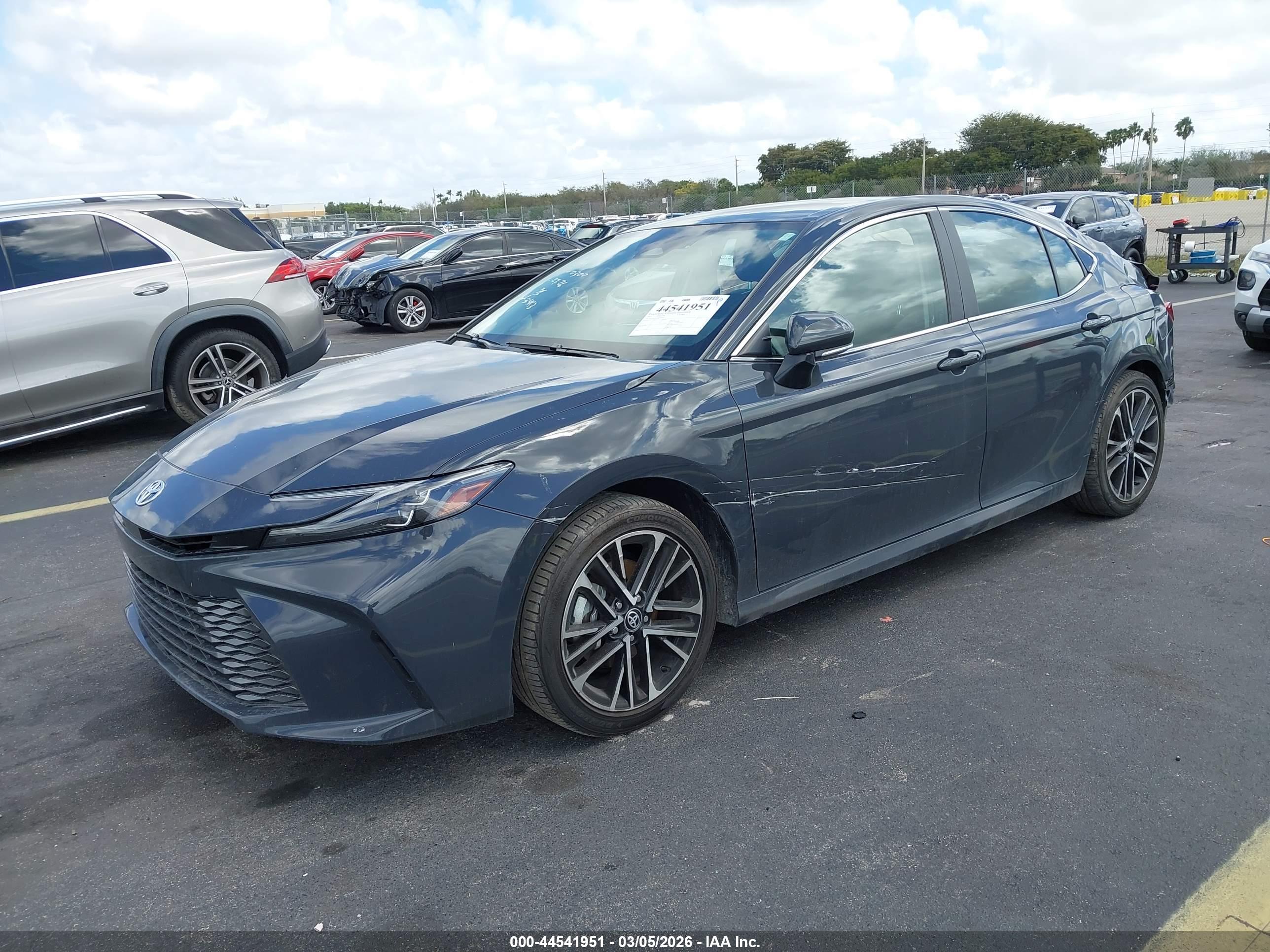 TOYOTA CAMRY image 2