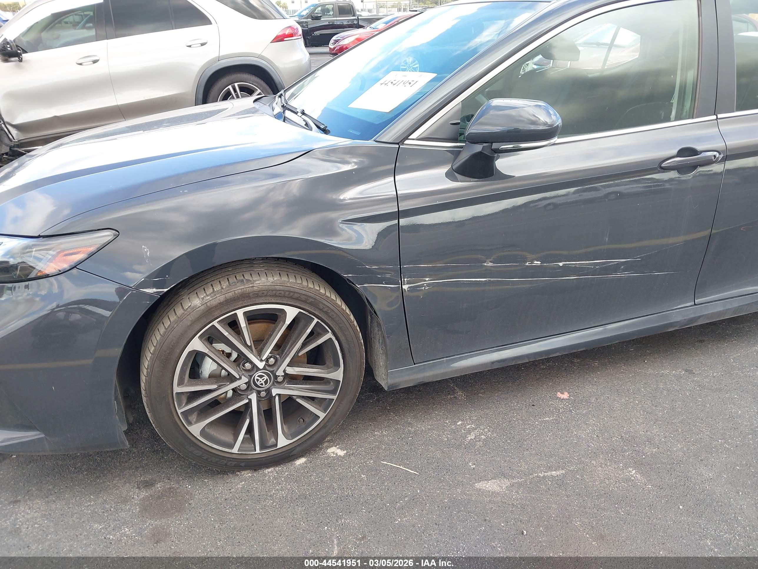 TOYOTA CAMRY image 6