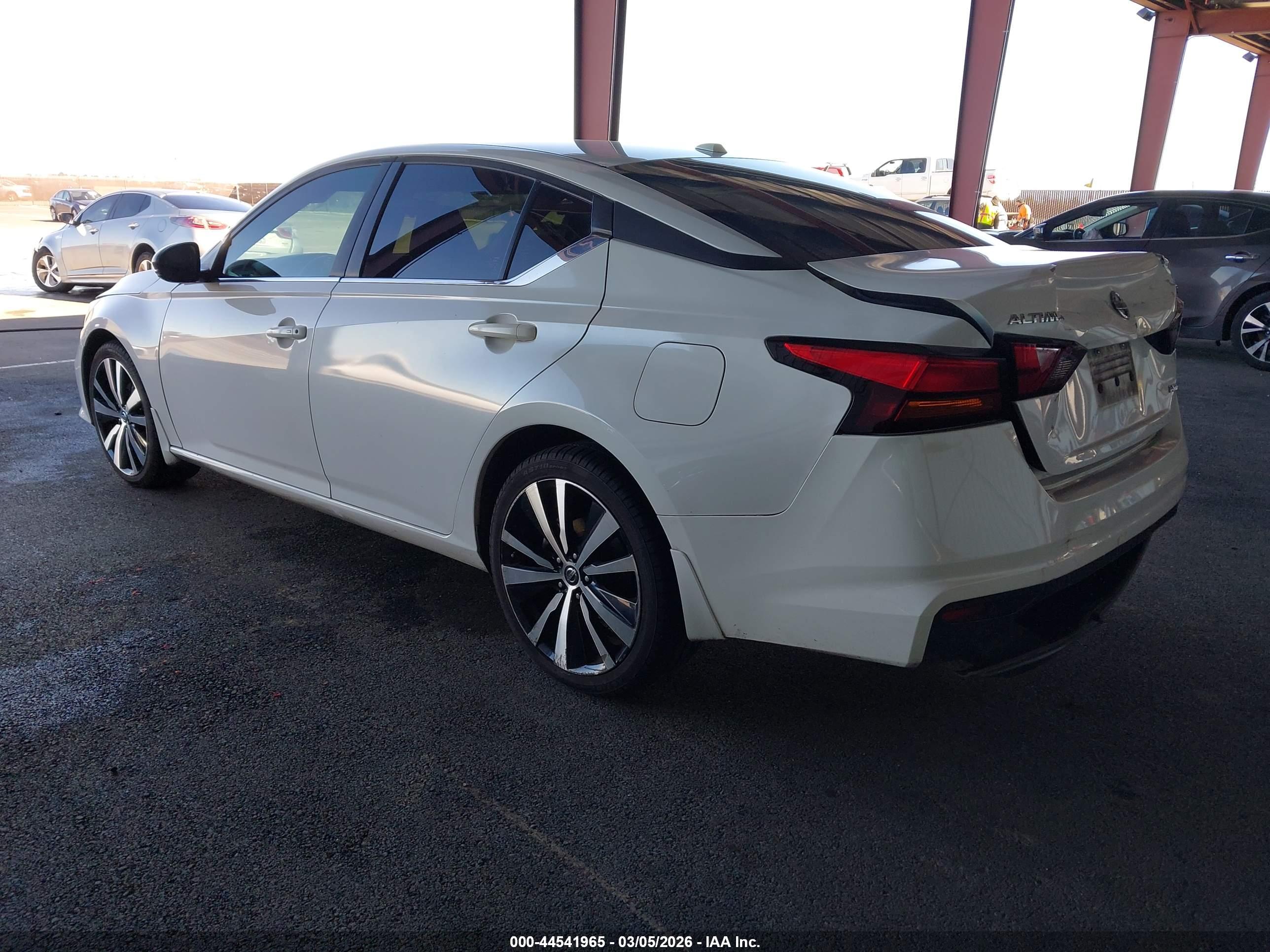 NISSAN ALTIMA image 3