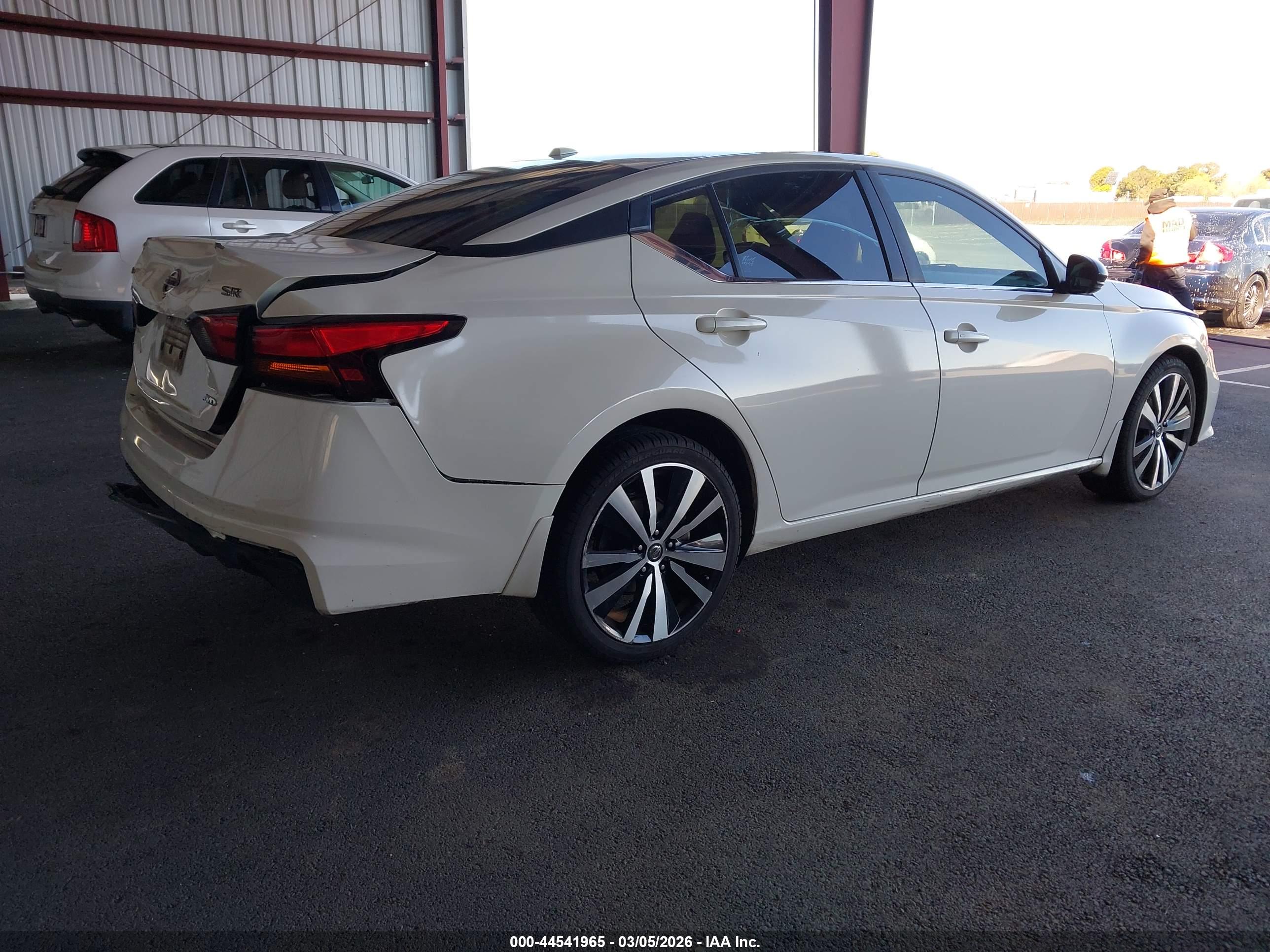 NISSAN ALTIMA image 4
