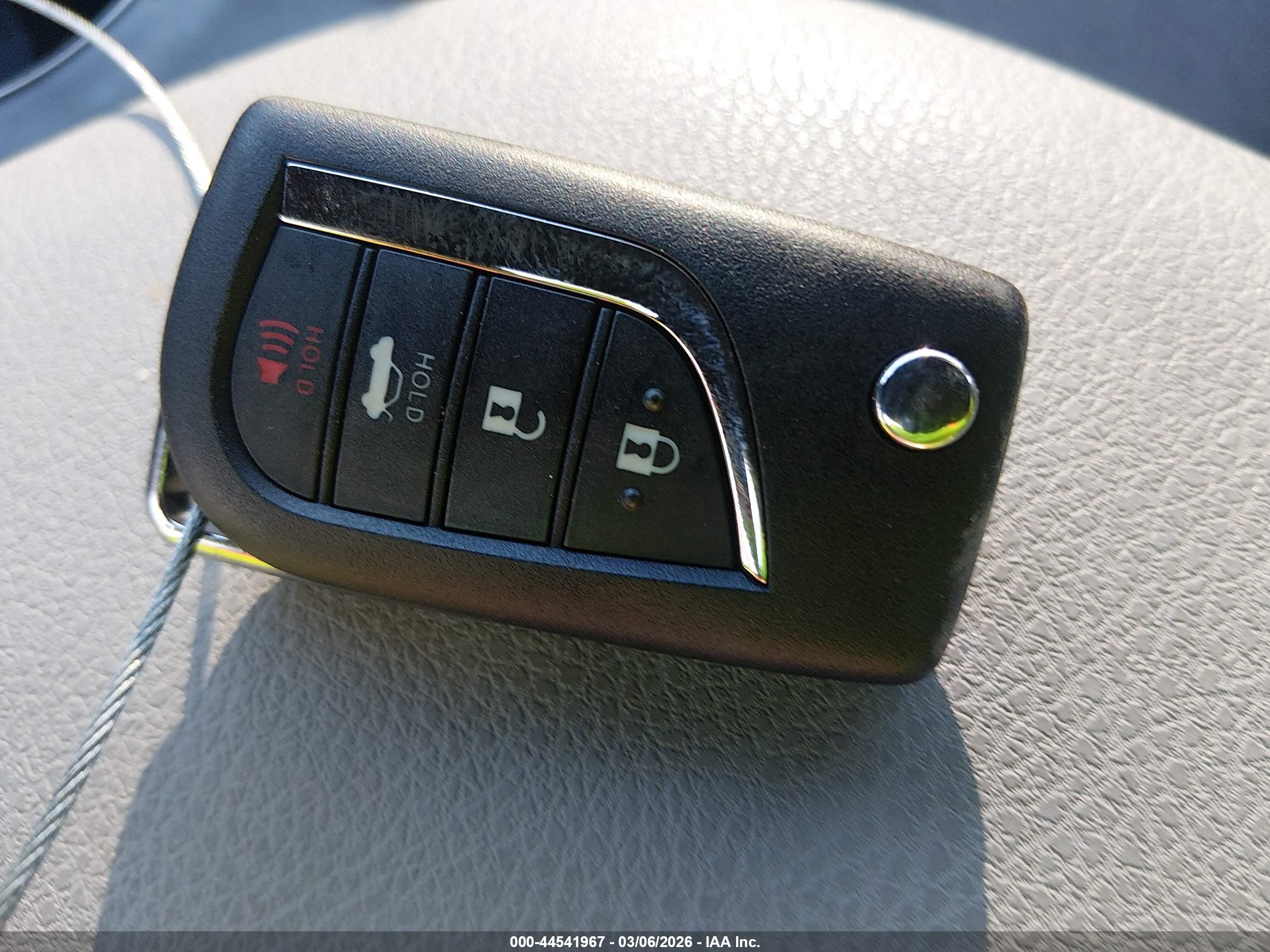 TOYOTA CAMRY image 11