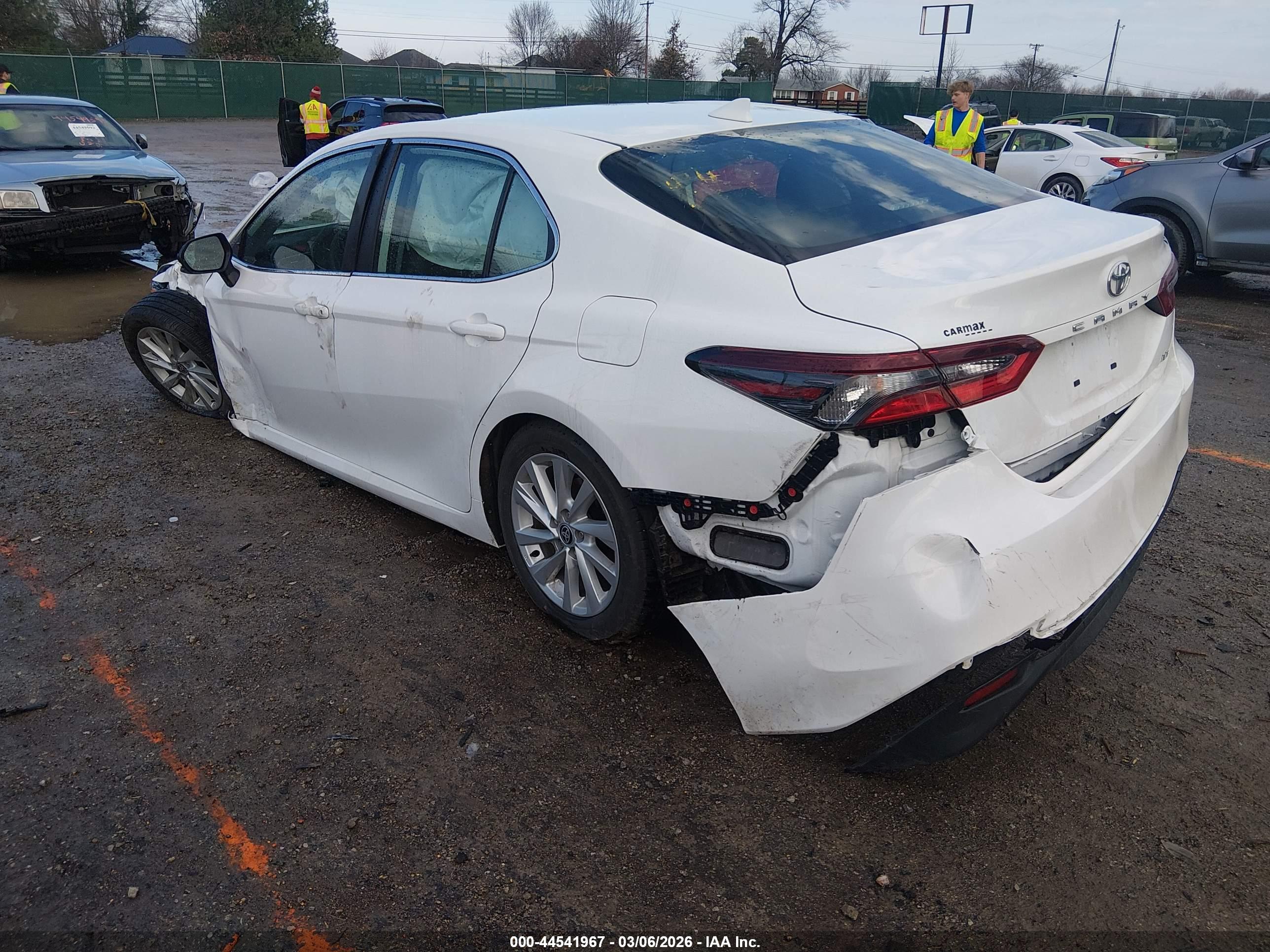 TOYOTA CAMRY image 3