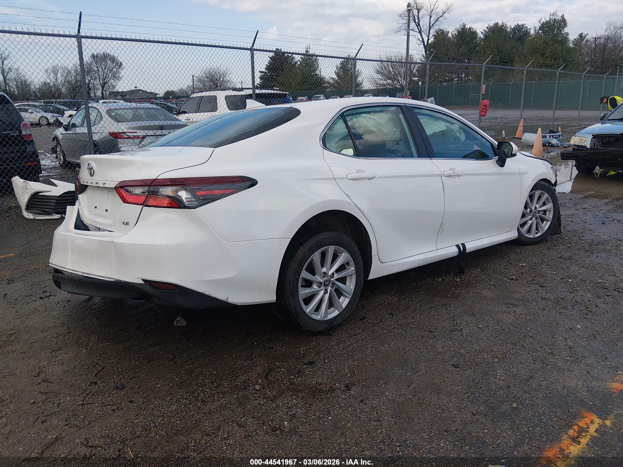 TOYOTA CAMRY image 4