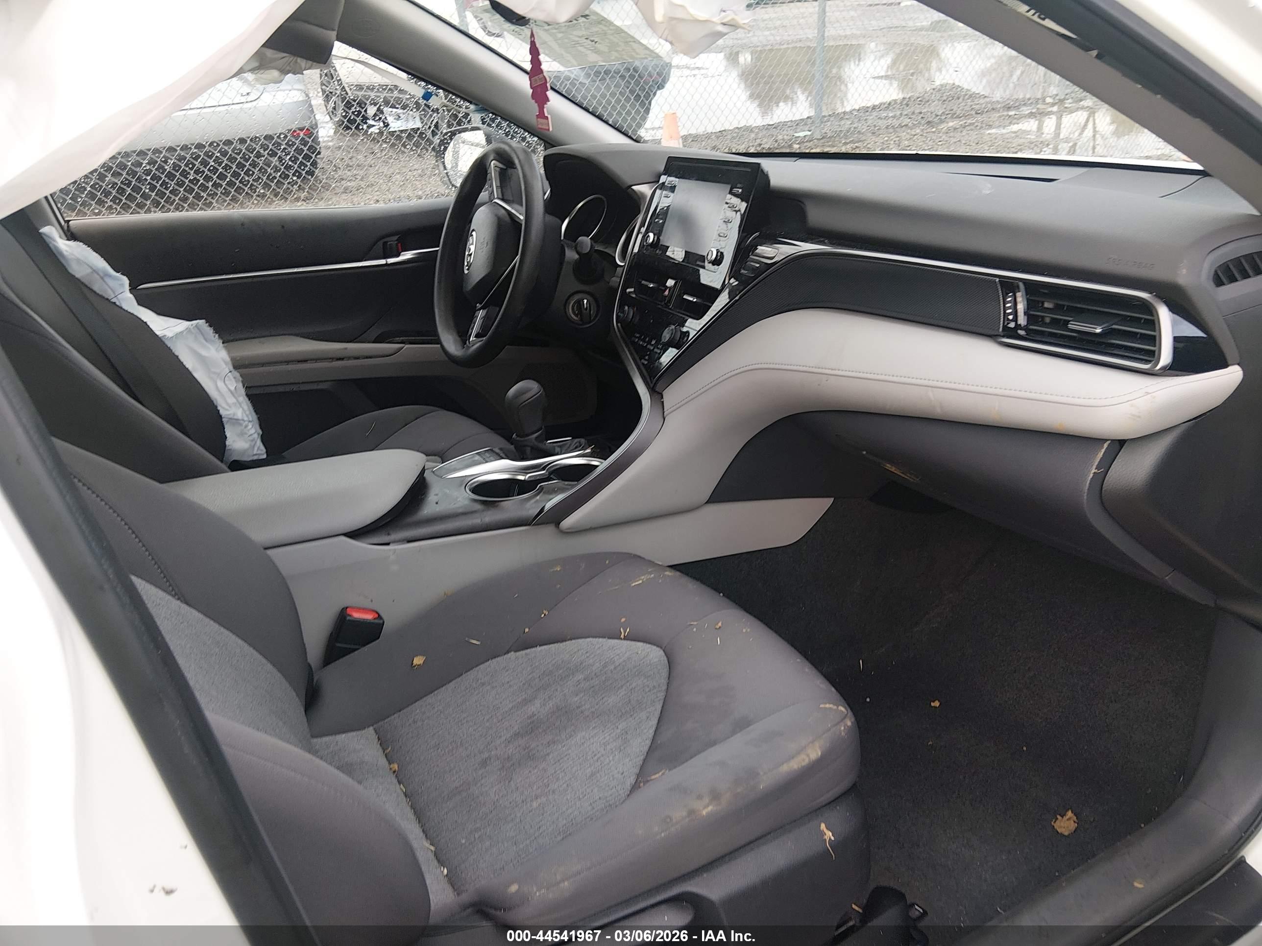 TOYOTA CAMRY image 5