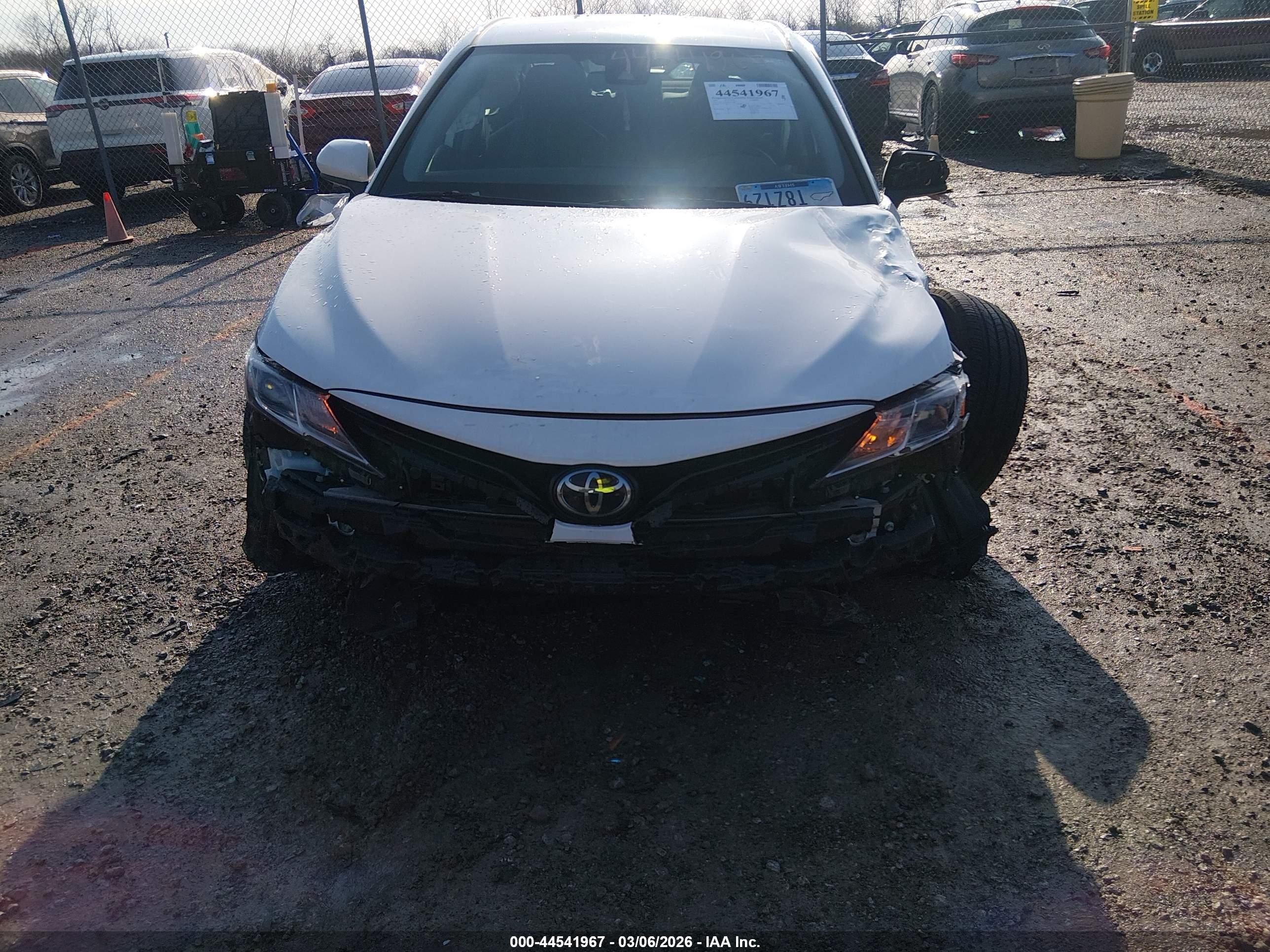TOYOTA CAMRY image 6