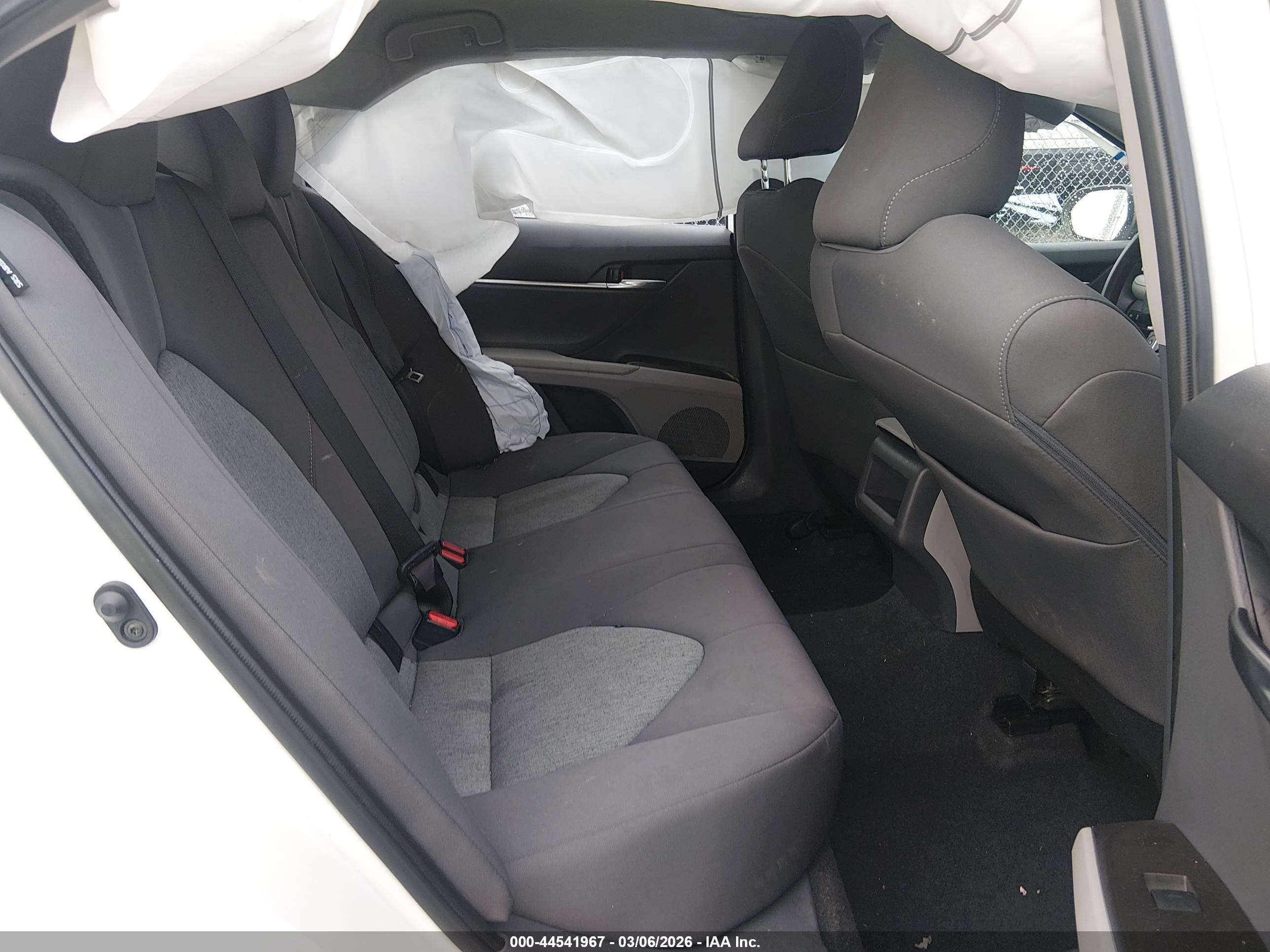 TOYOTA CAMRY image 8