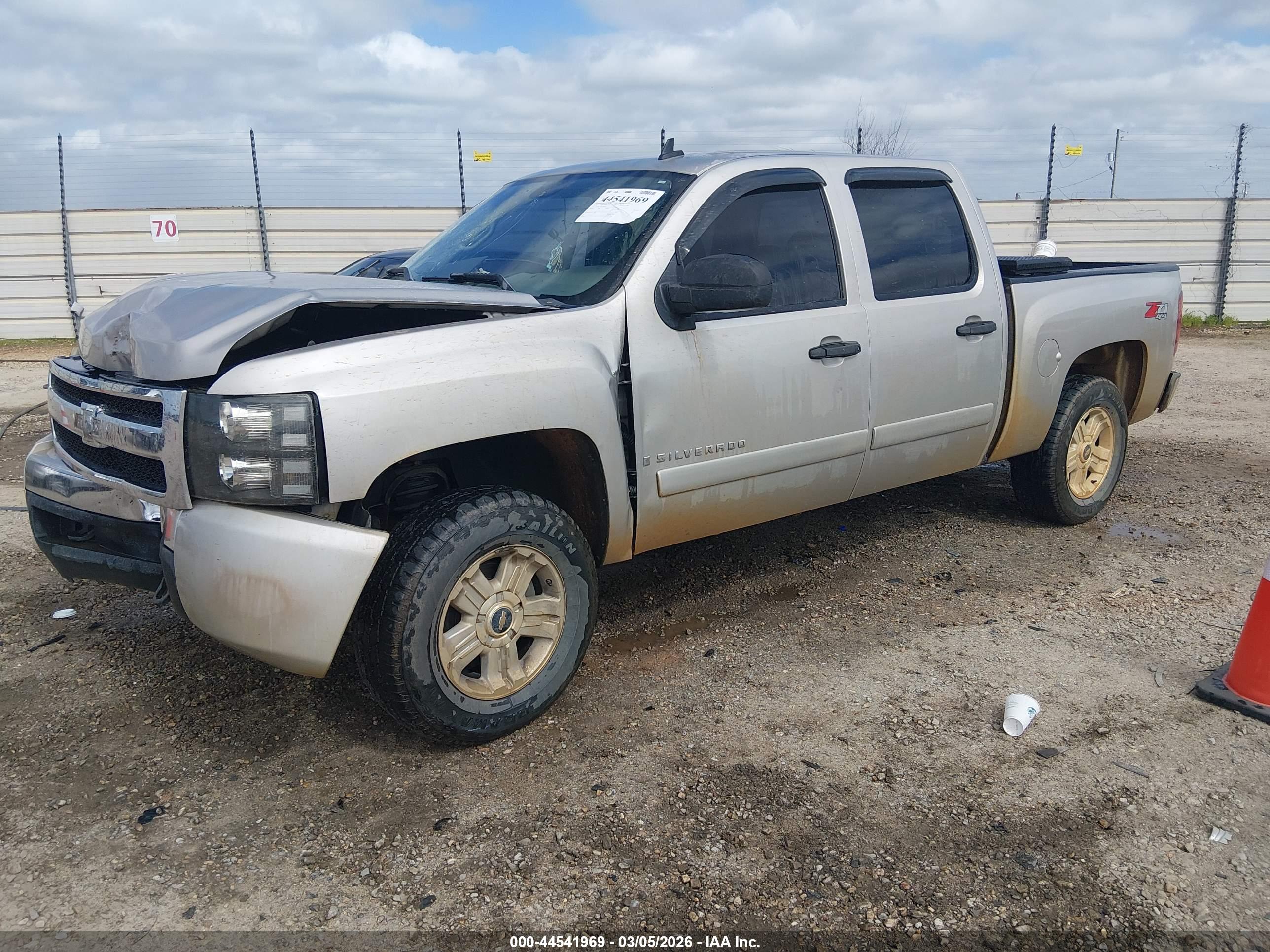 CHEVROLET SILVERADO image 2