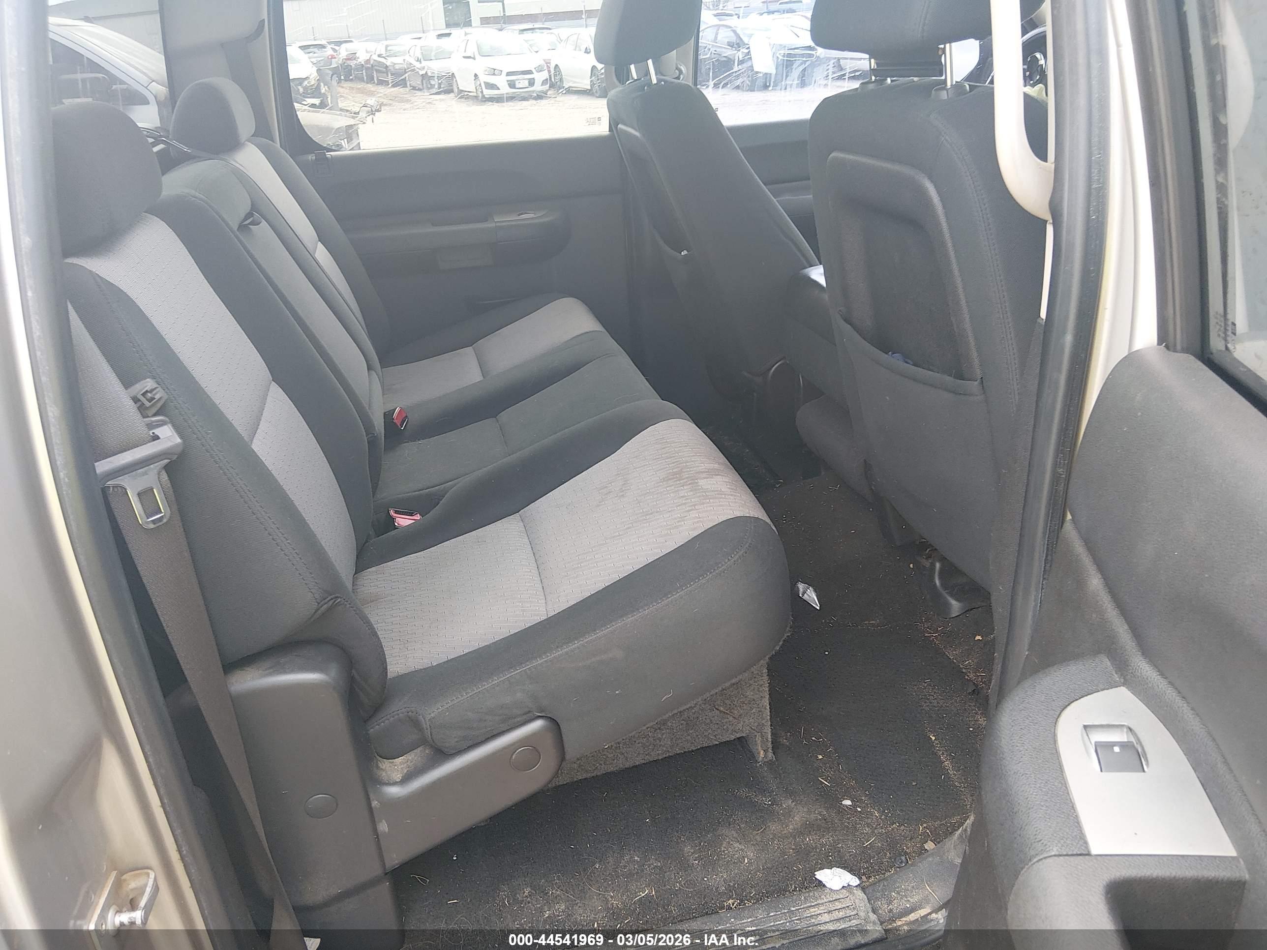 CHEVROLET SILVERADO image 8